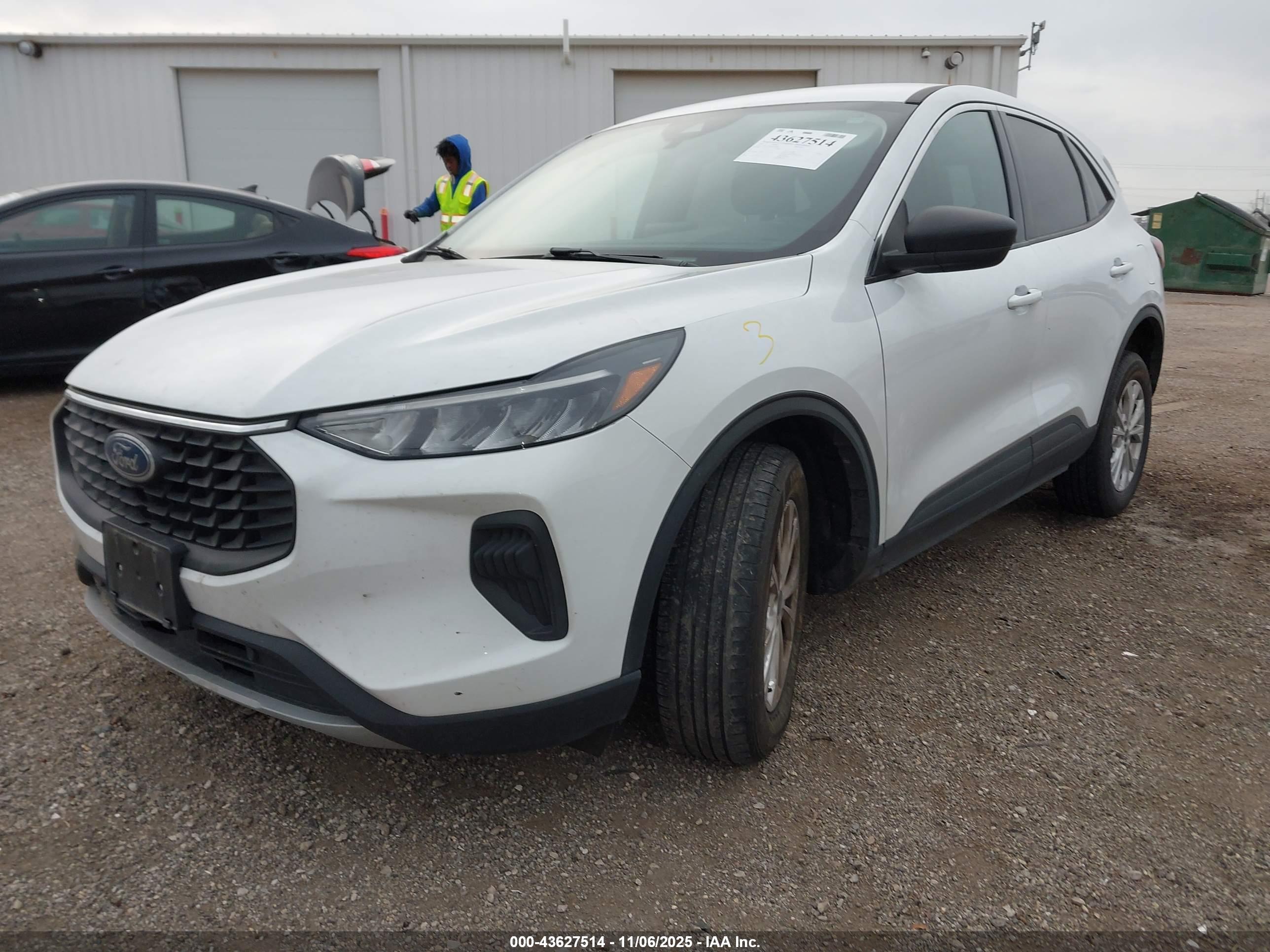 FORD ESCAPE image 2