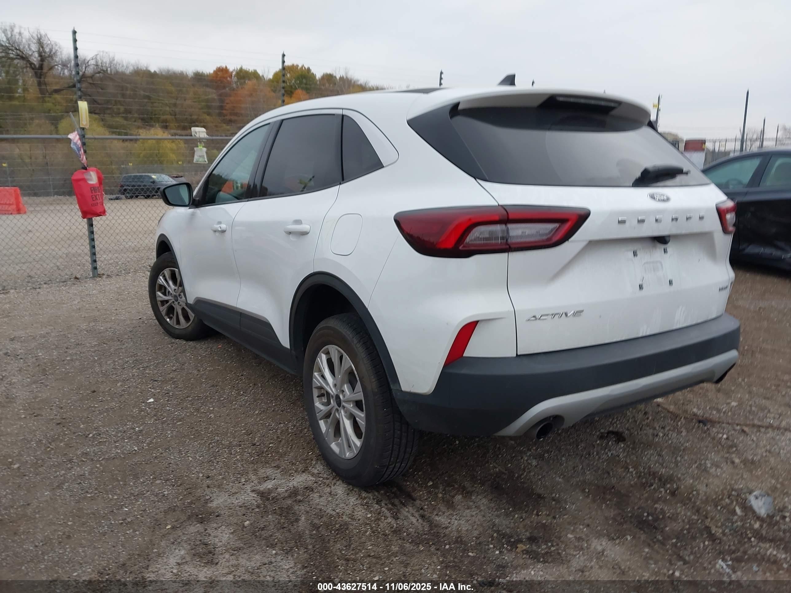 FORD ESCAPE image 3