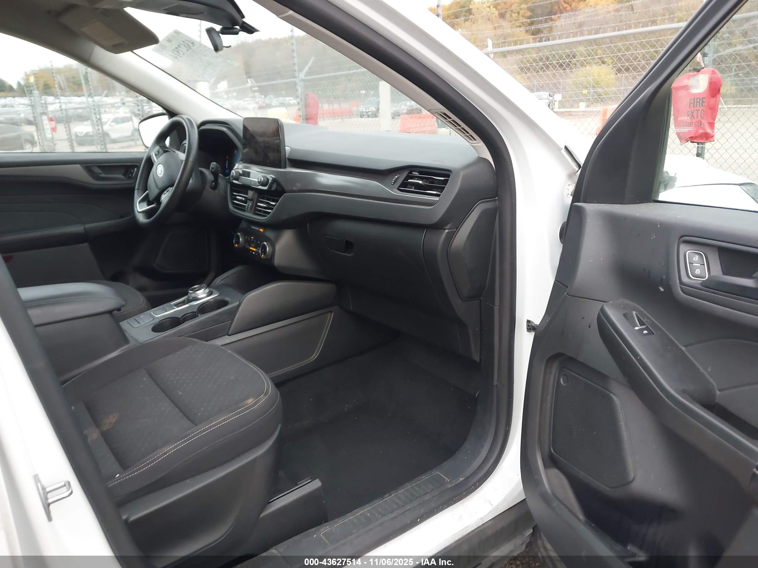 FORD ESCAPE image 5