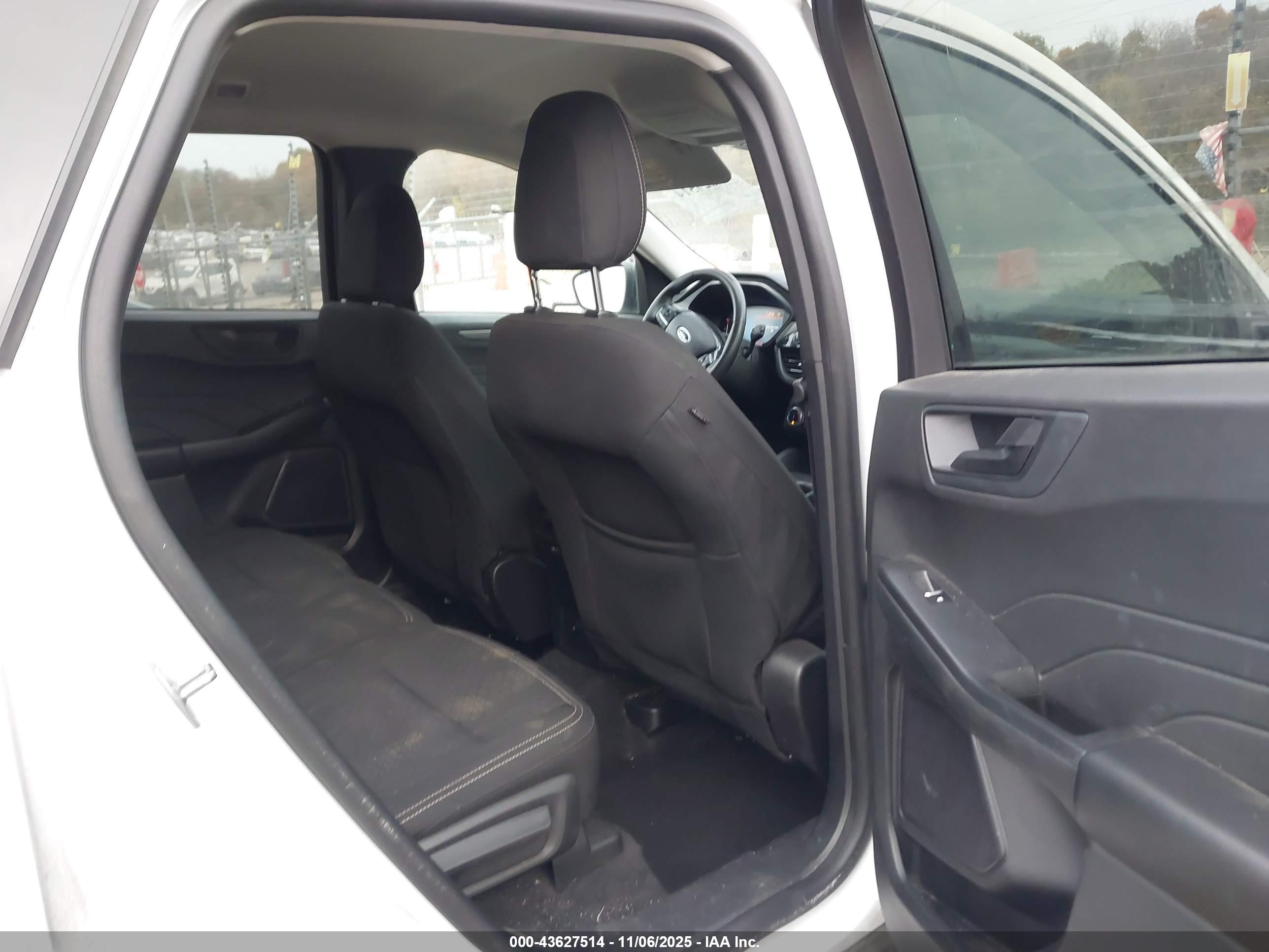 FORD ESCAPE image 8