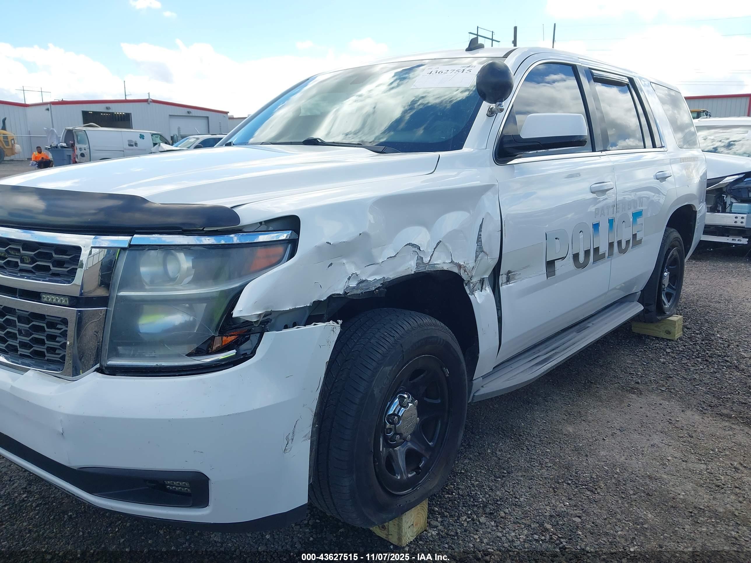 CHEVROLET TAHOE image 6