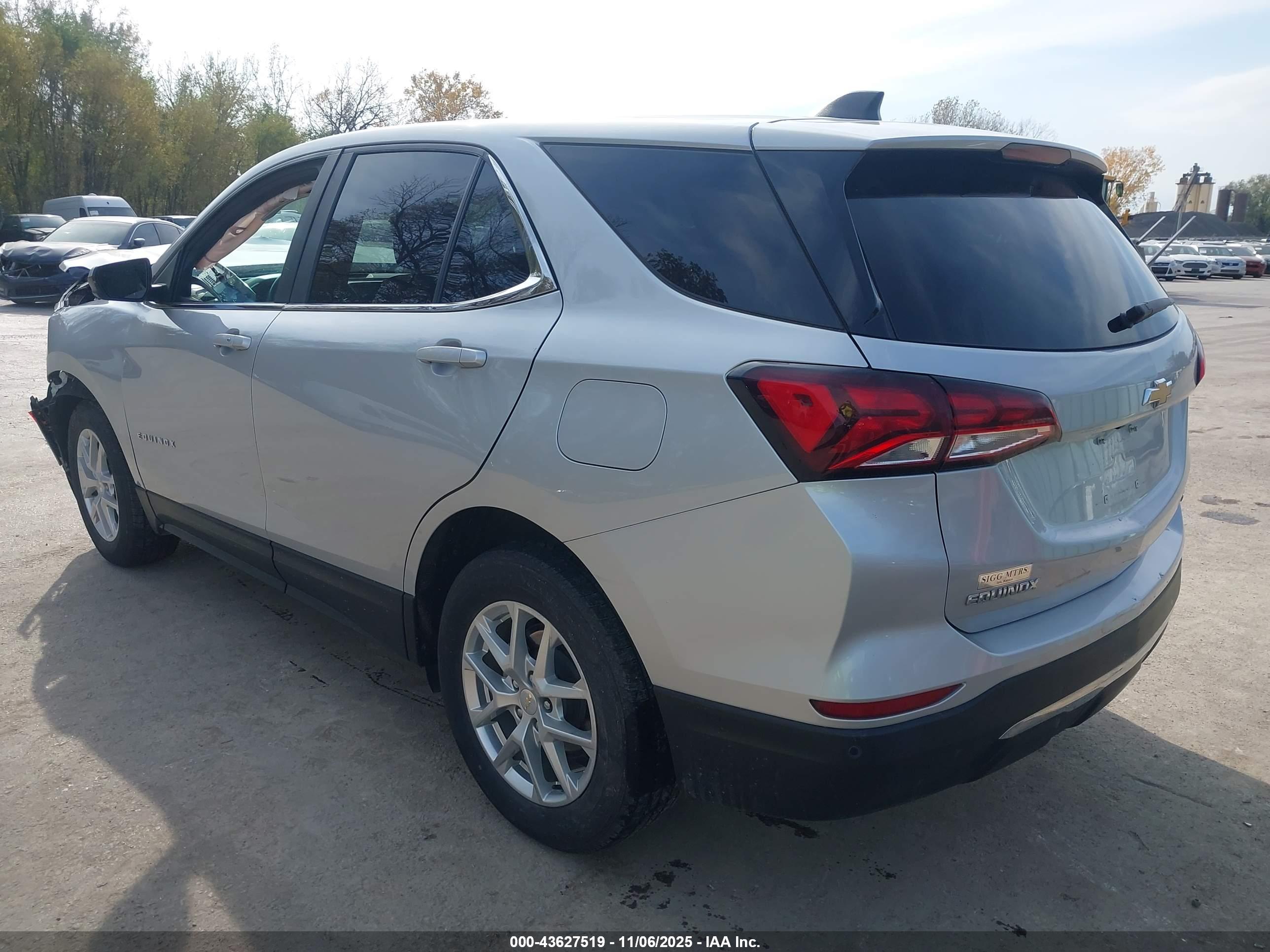 CHEVROLET EQUINOX image 3