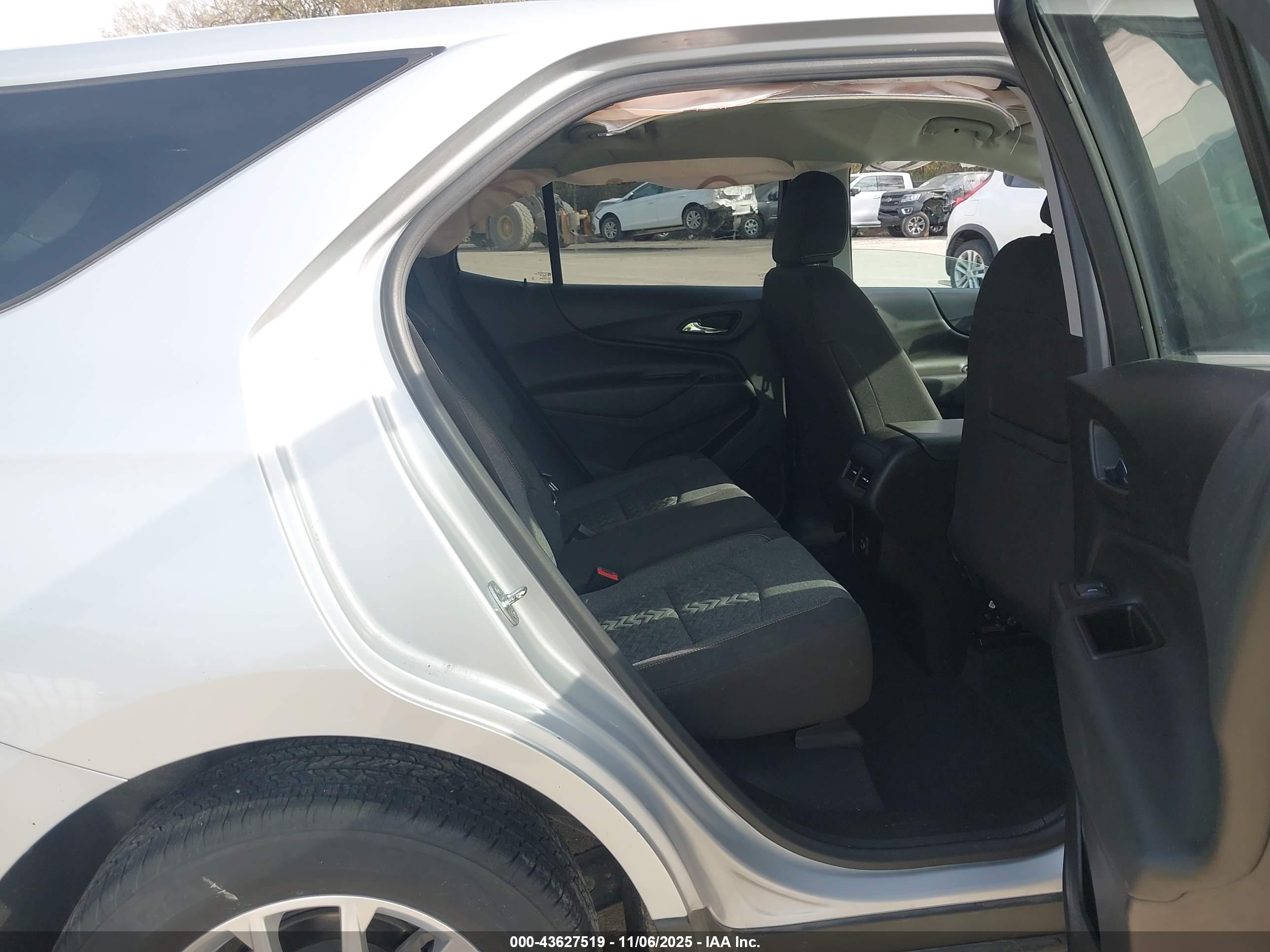 CHEVROLET EQUINOX image 8