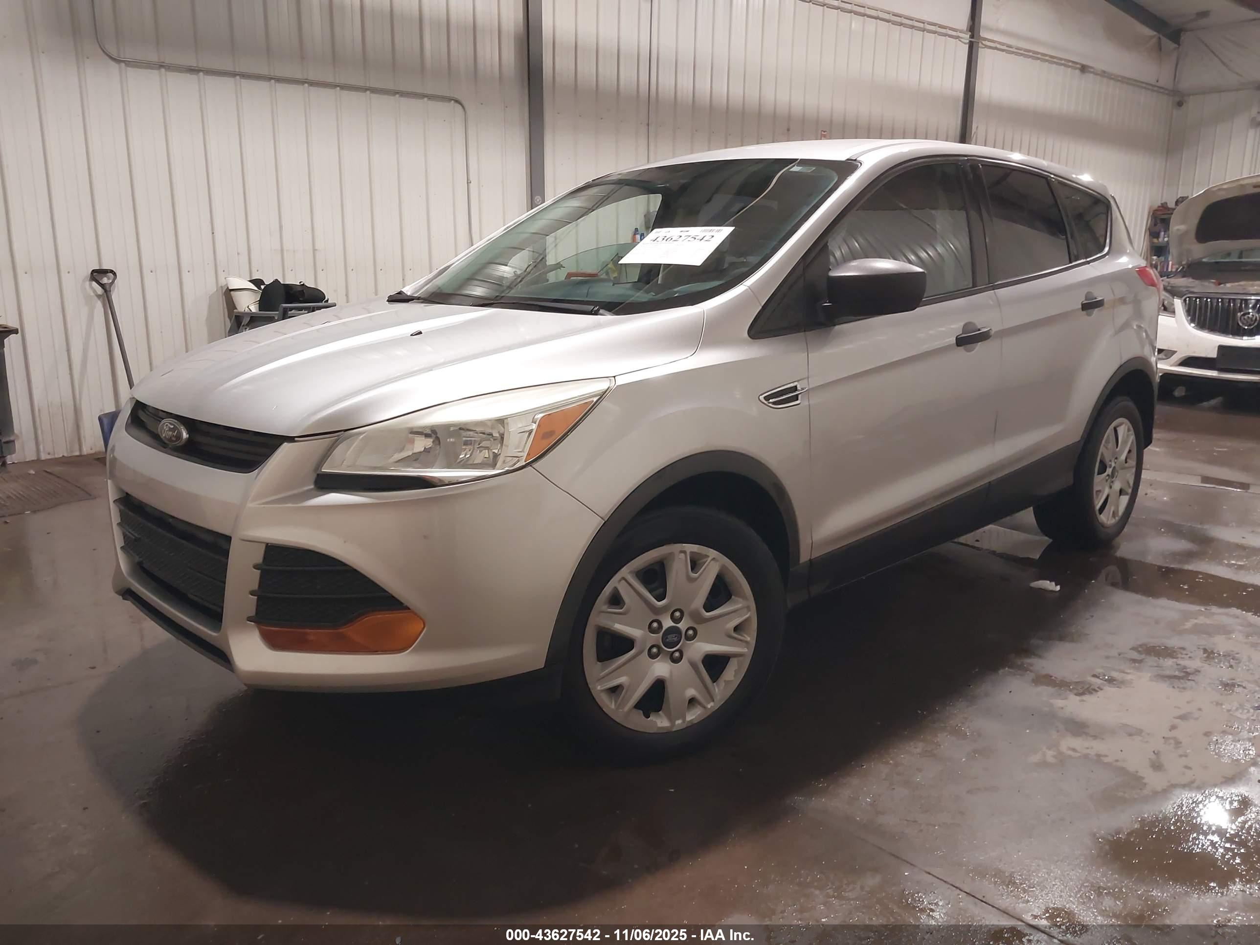 FORD ESCAPE image 2