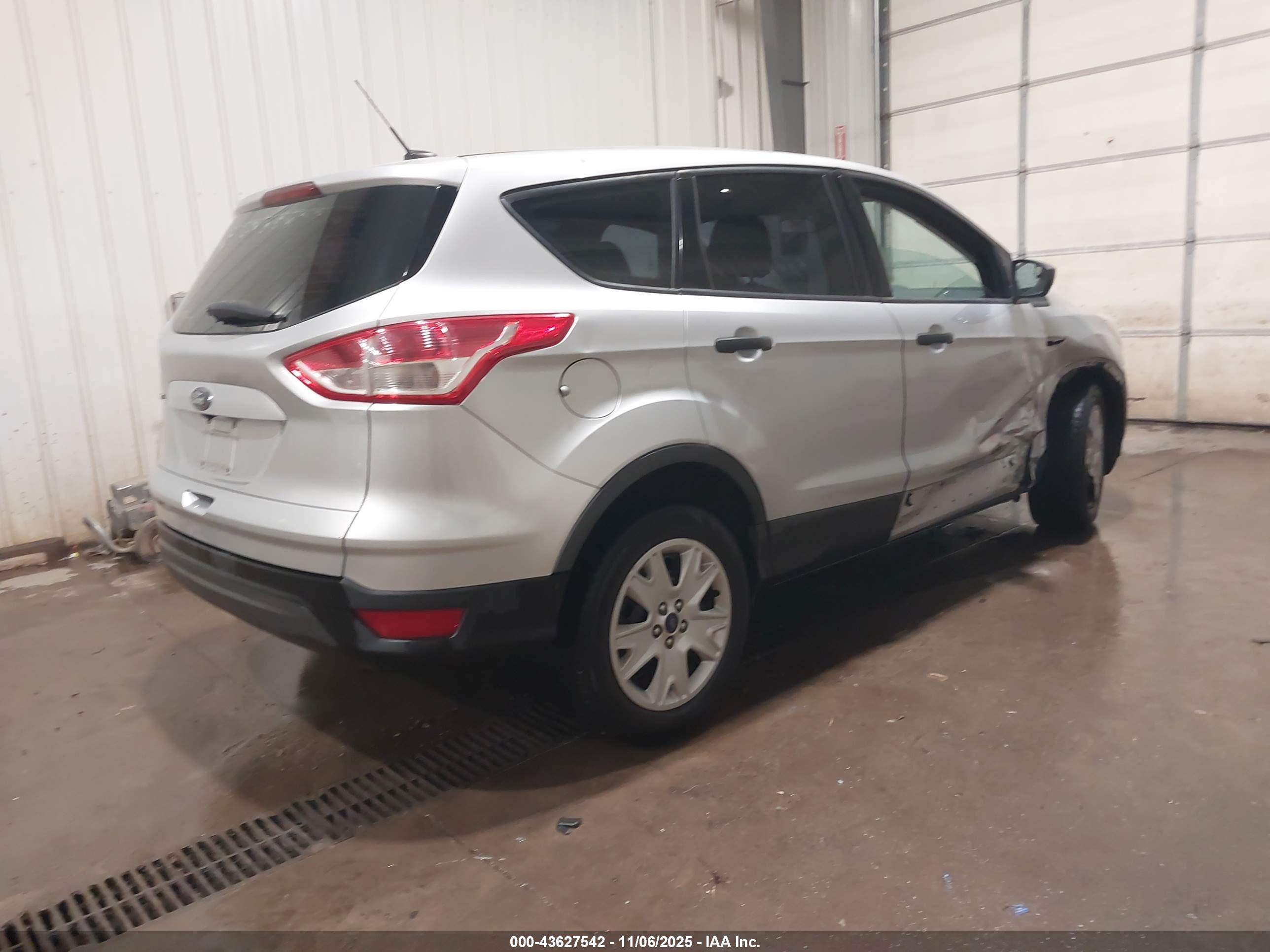 FORD ESCAPE image 4
