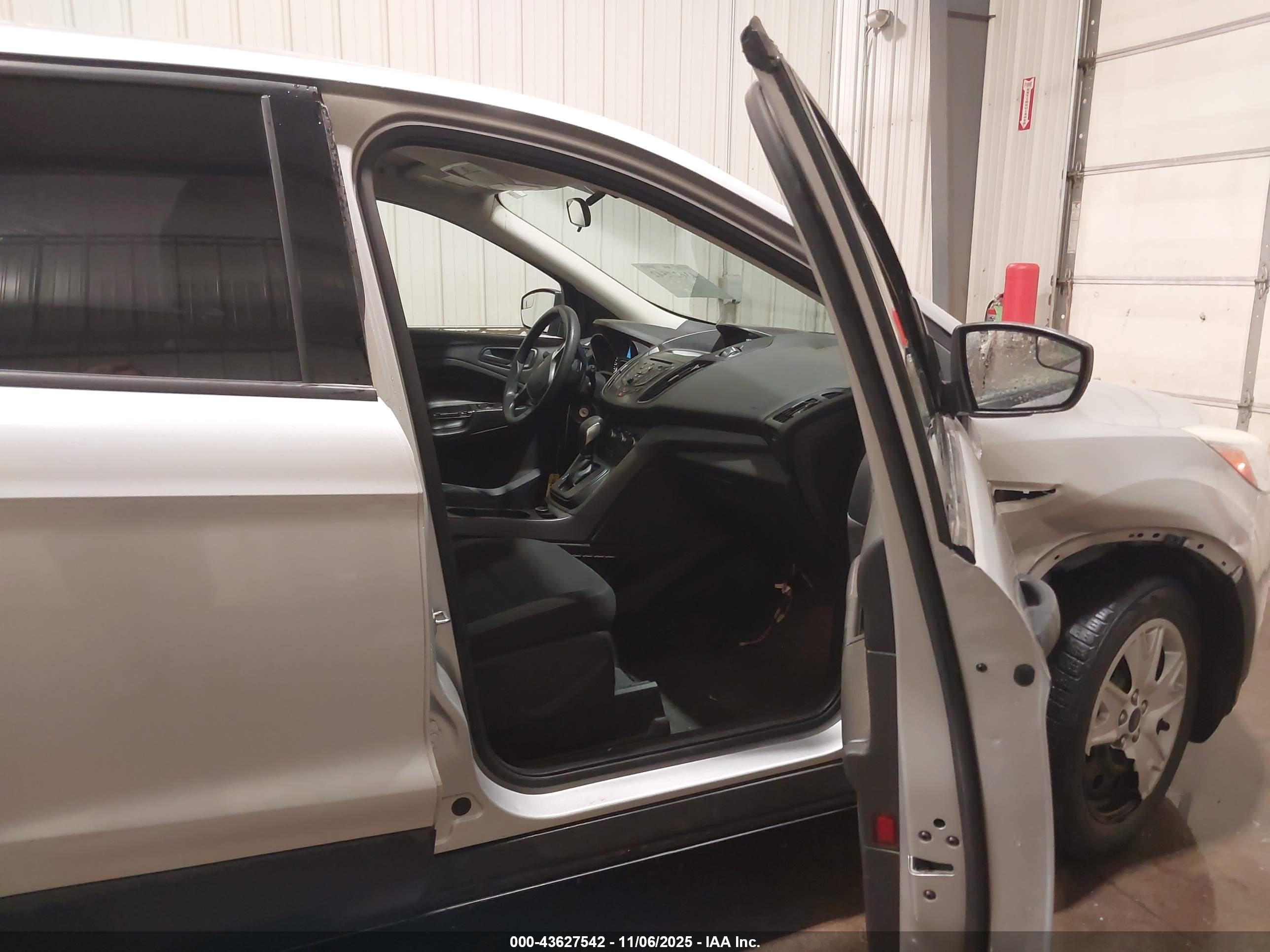 FORD ESCAPE image 5