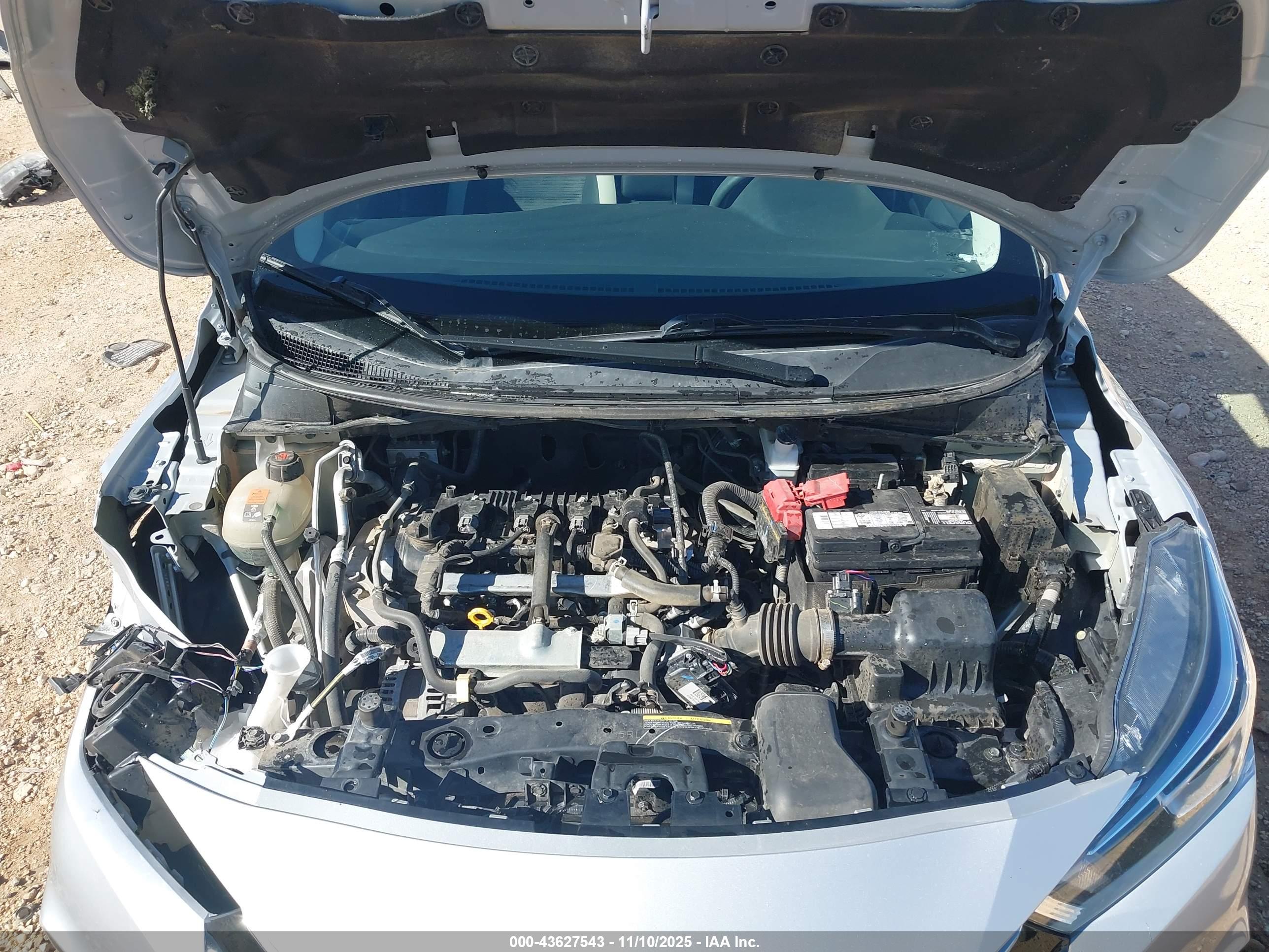 NISSAN VERSA image 10