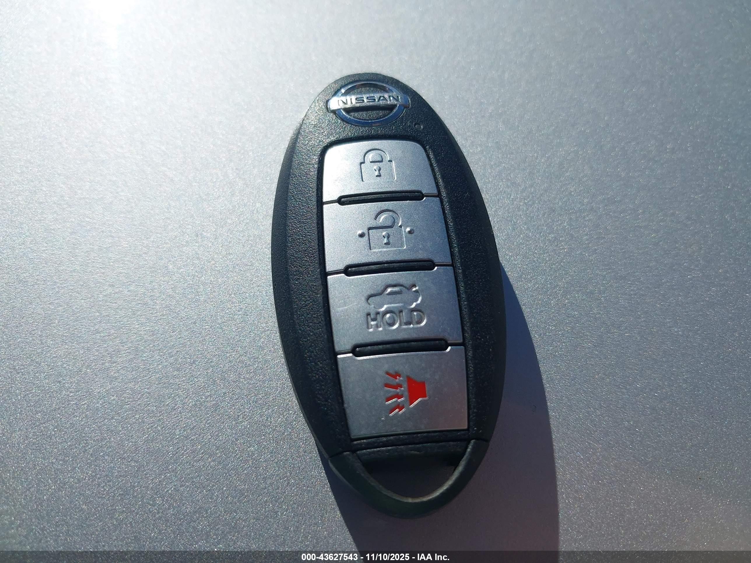 NISSAN VERSA image 11