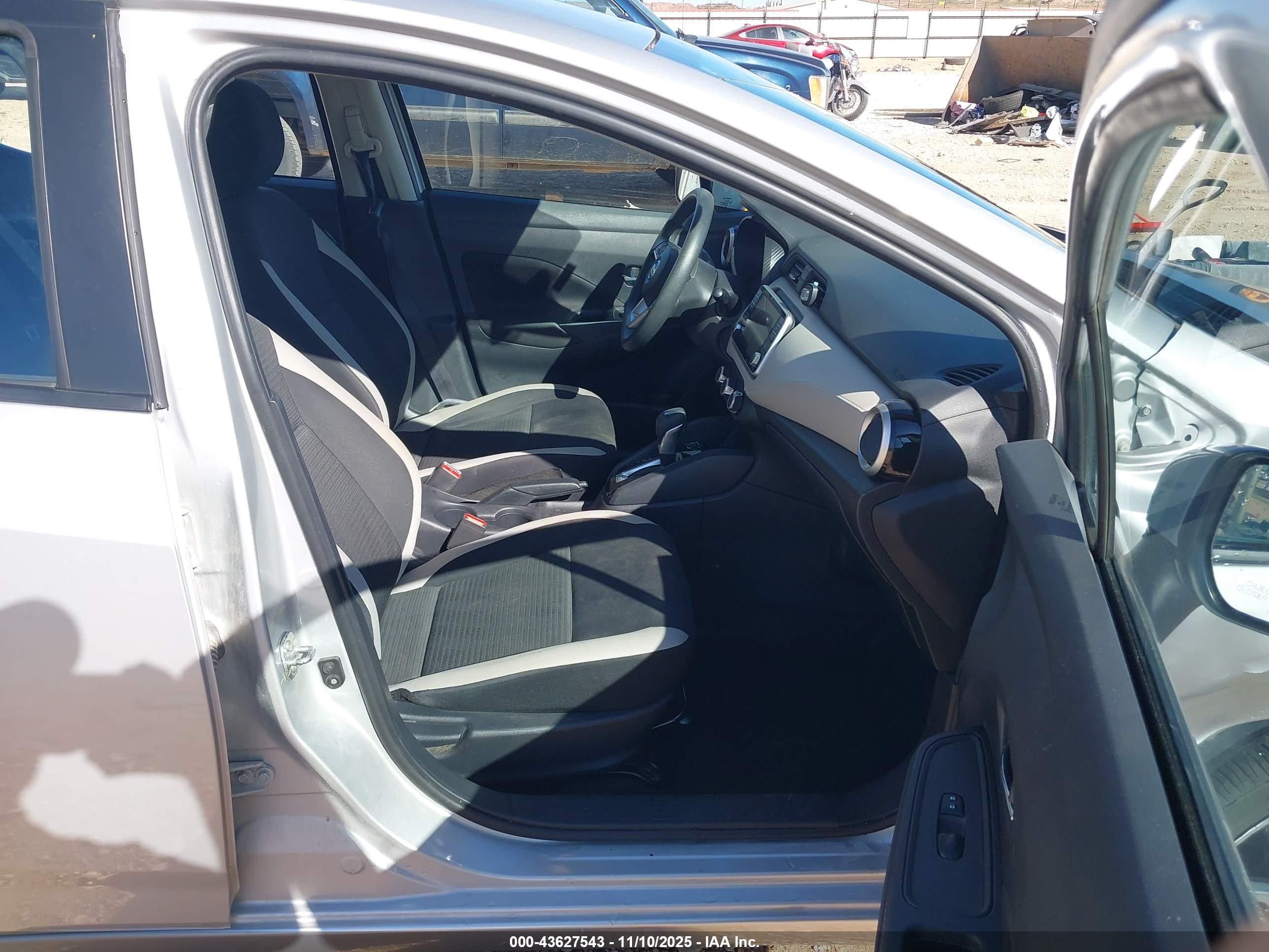 NISSAN VERSA image 5