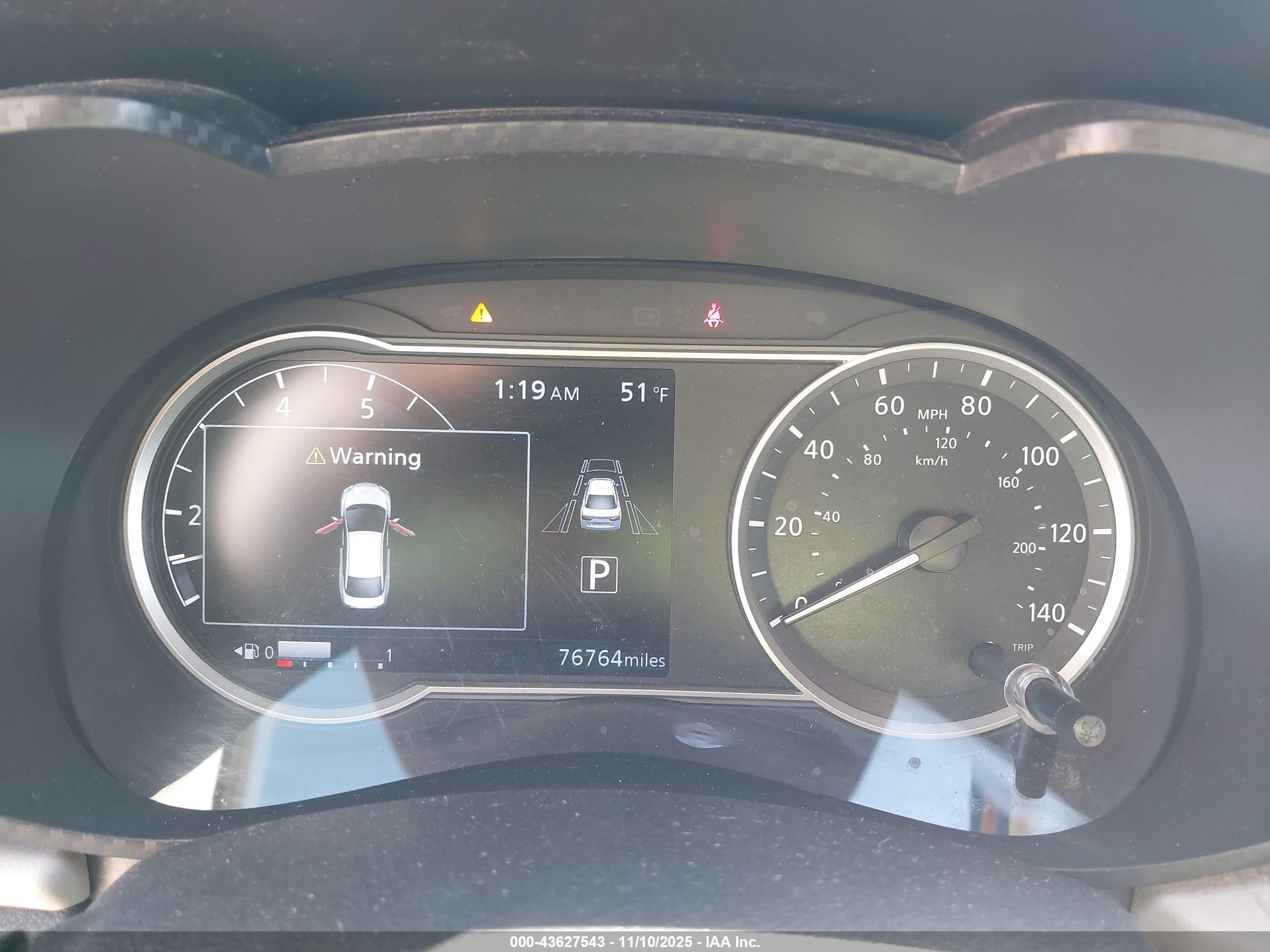 NISSAN VERSA image 7