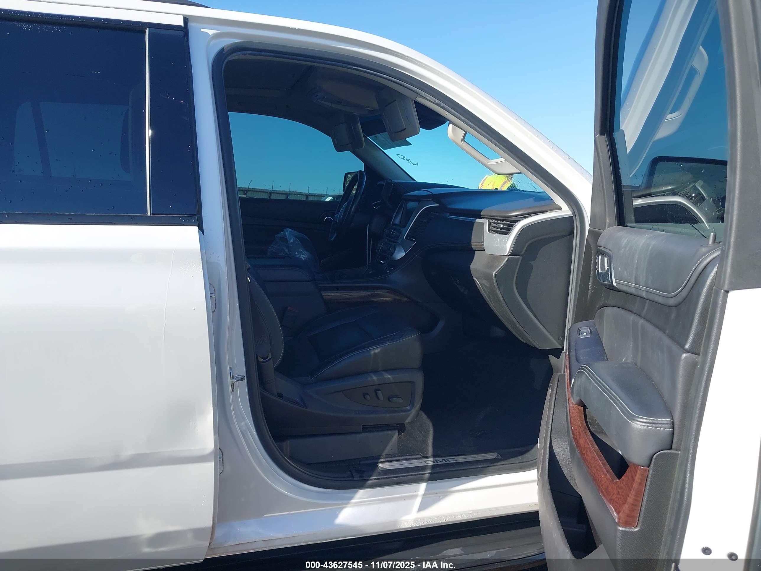 GMC YUKON image 5