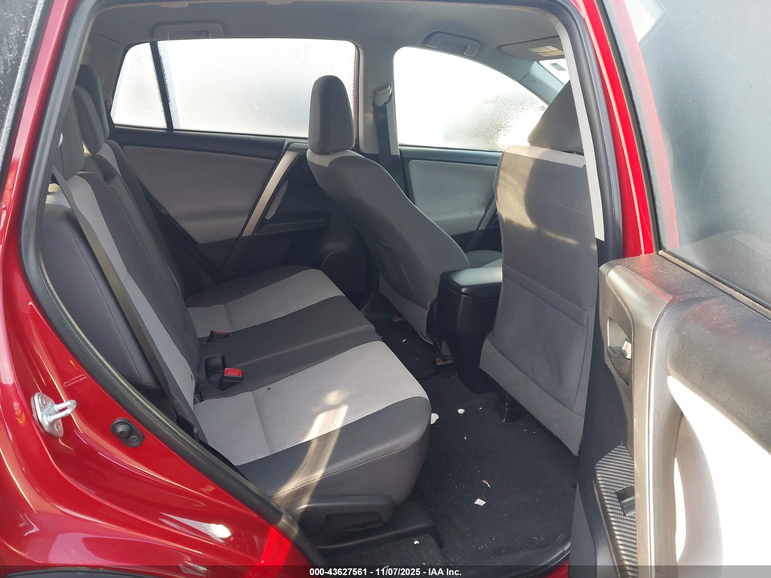 TOYOTA RAV4 image 8