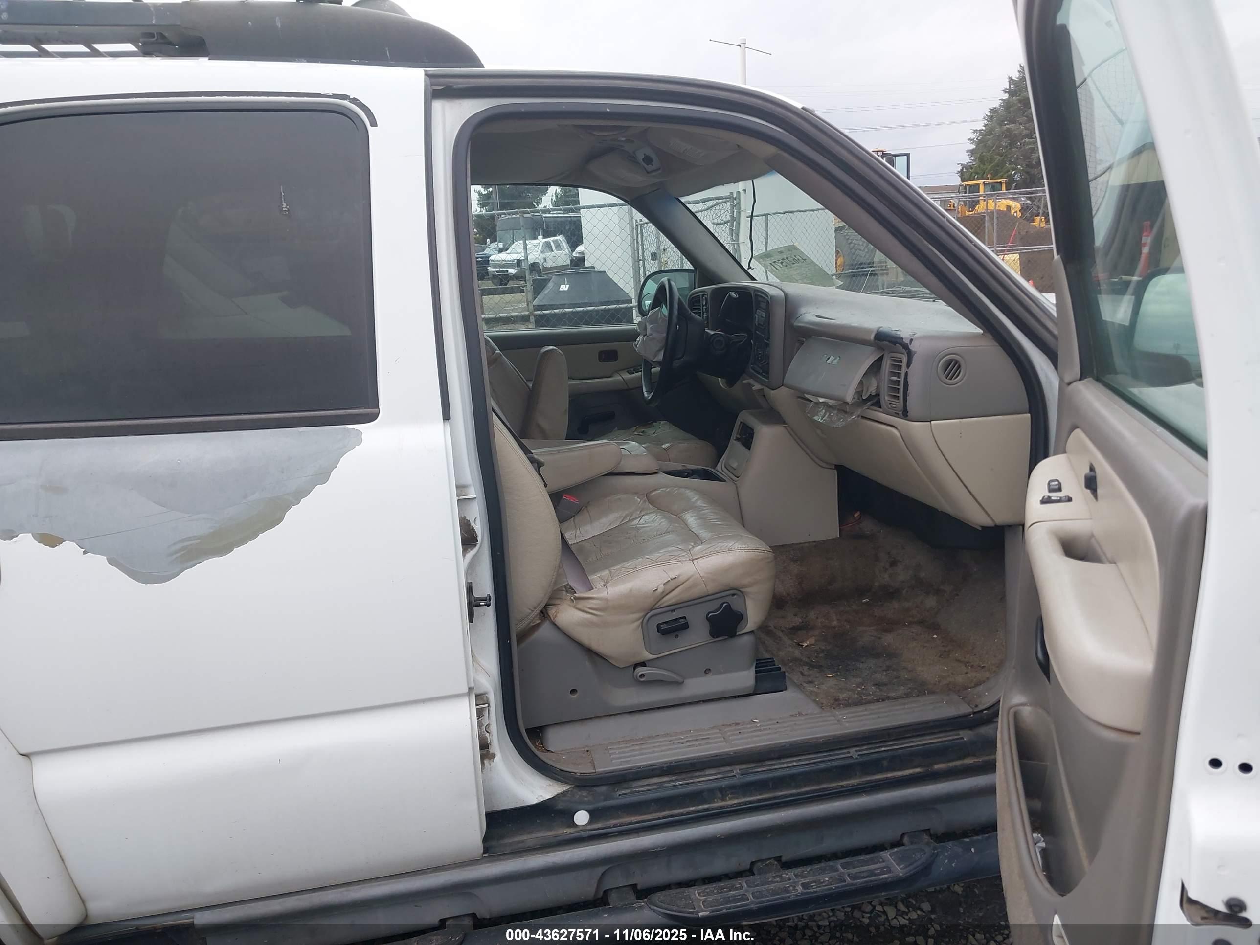 CHEVROLET TAHOE image 5