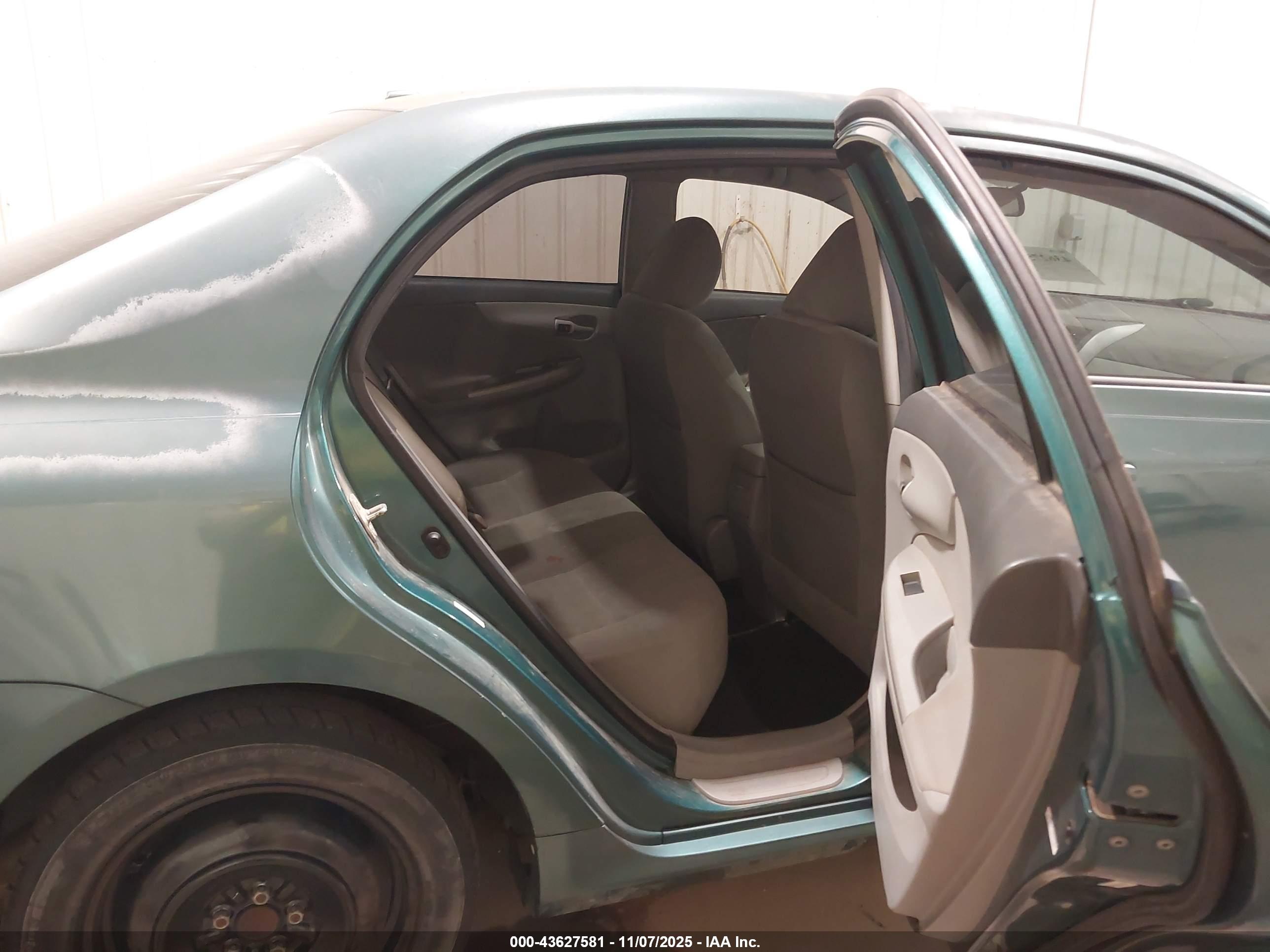 TOYOTA COROLLA image 8
