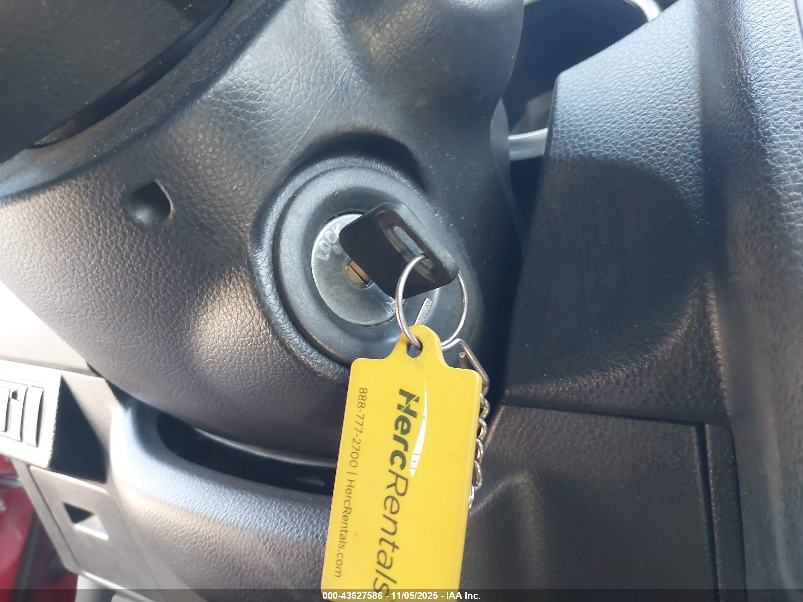 NISSAN VERSA image 11