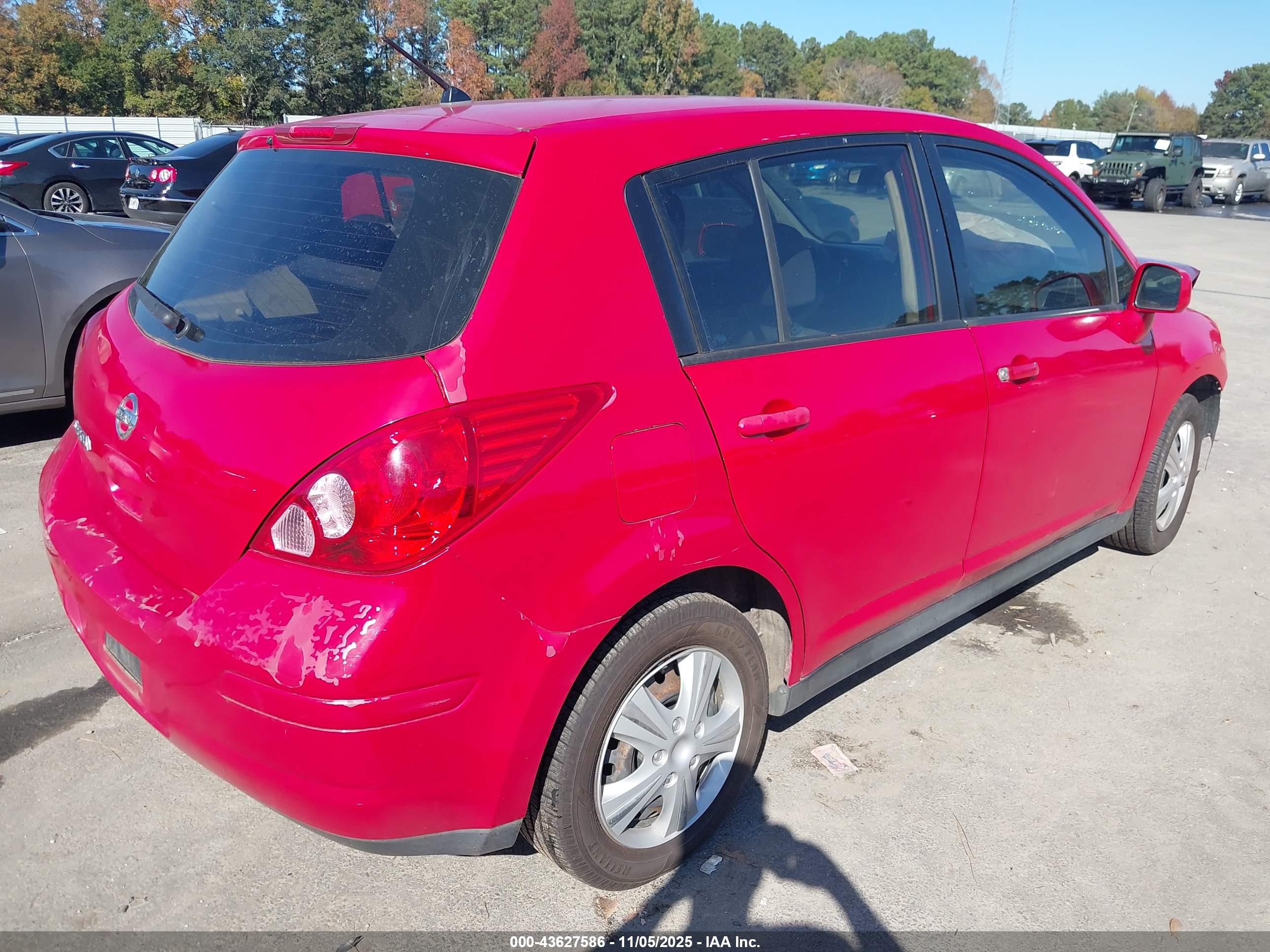 NISSAN VERSA image 4