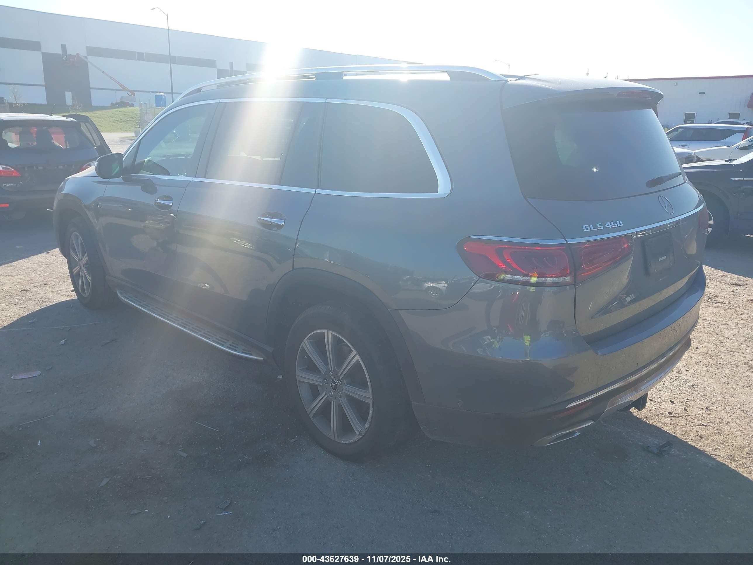 MERCEDES-BENZ GLS image 3