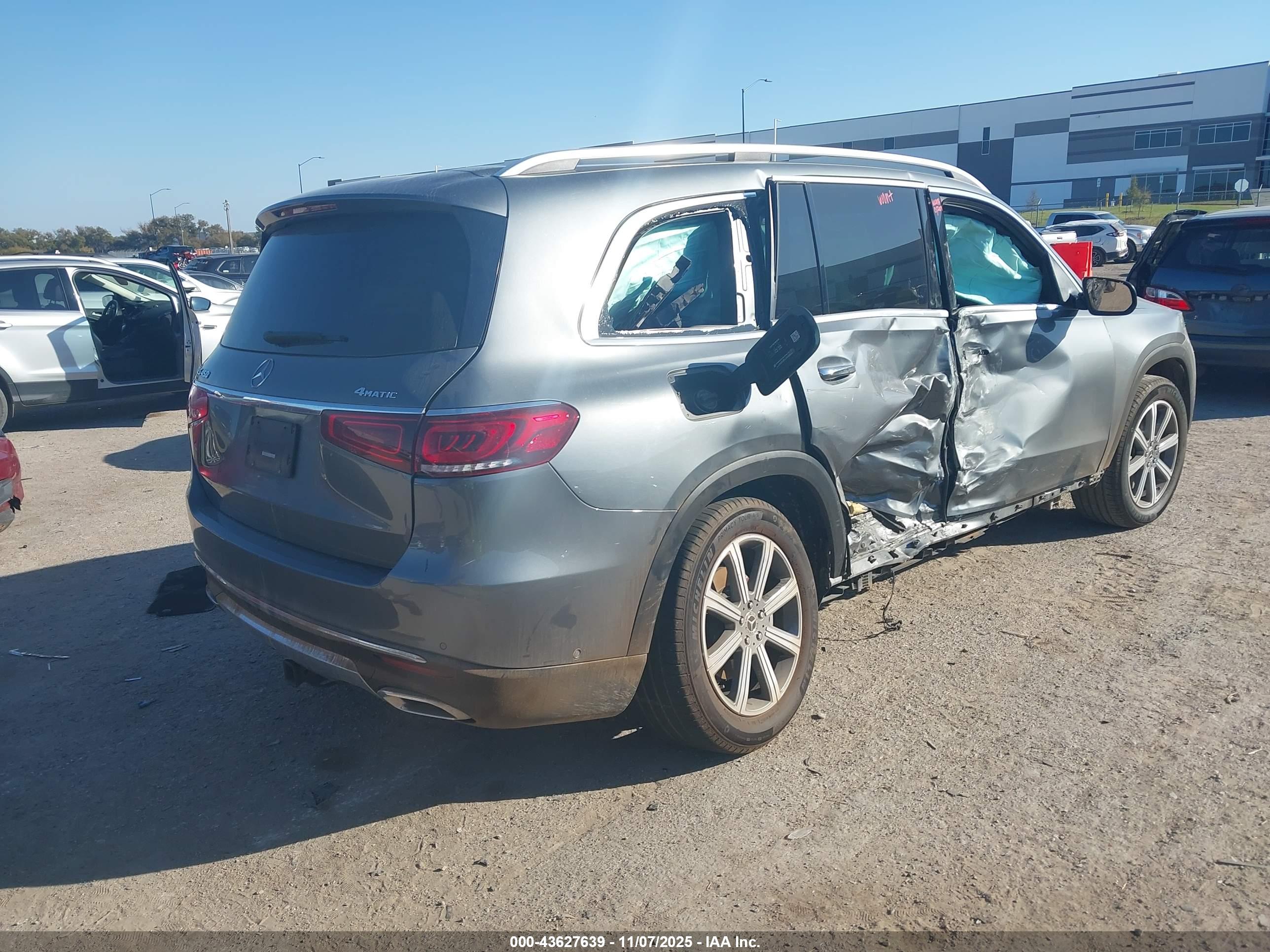 MERCEDES-BENZ GLS image 4