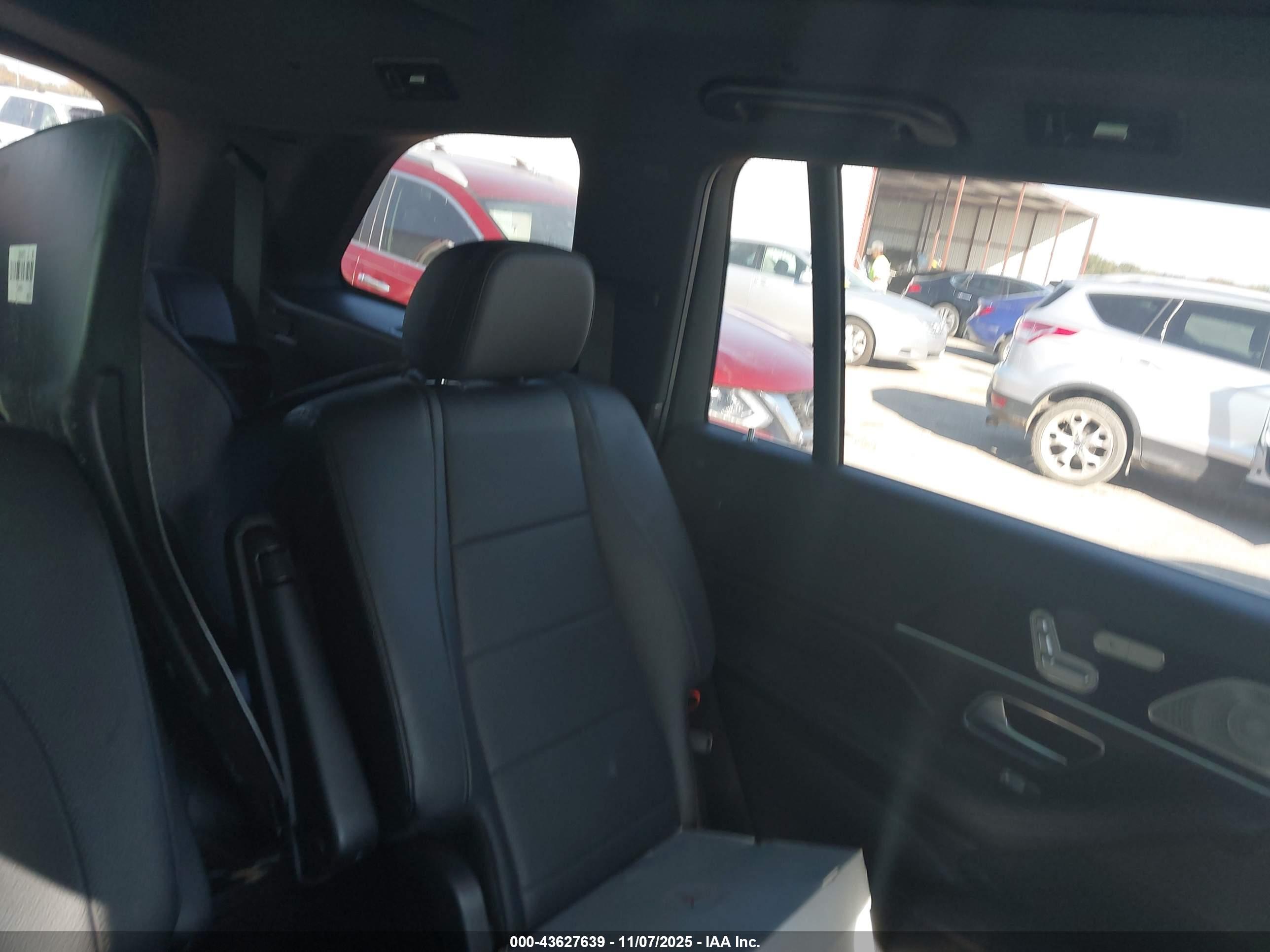 MERCEDES-BENZ GLS image 8