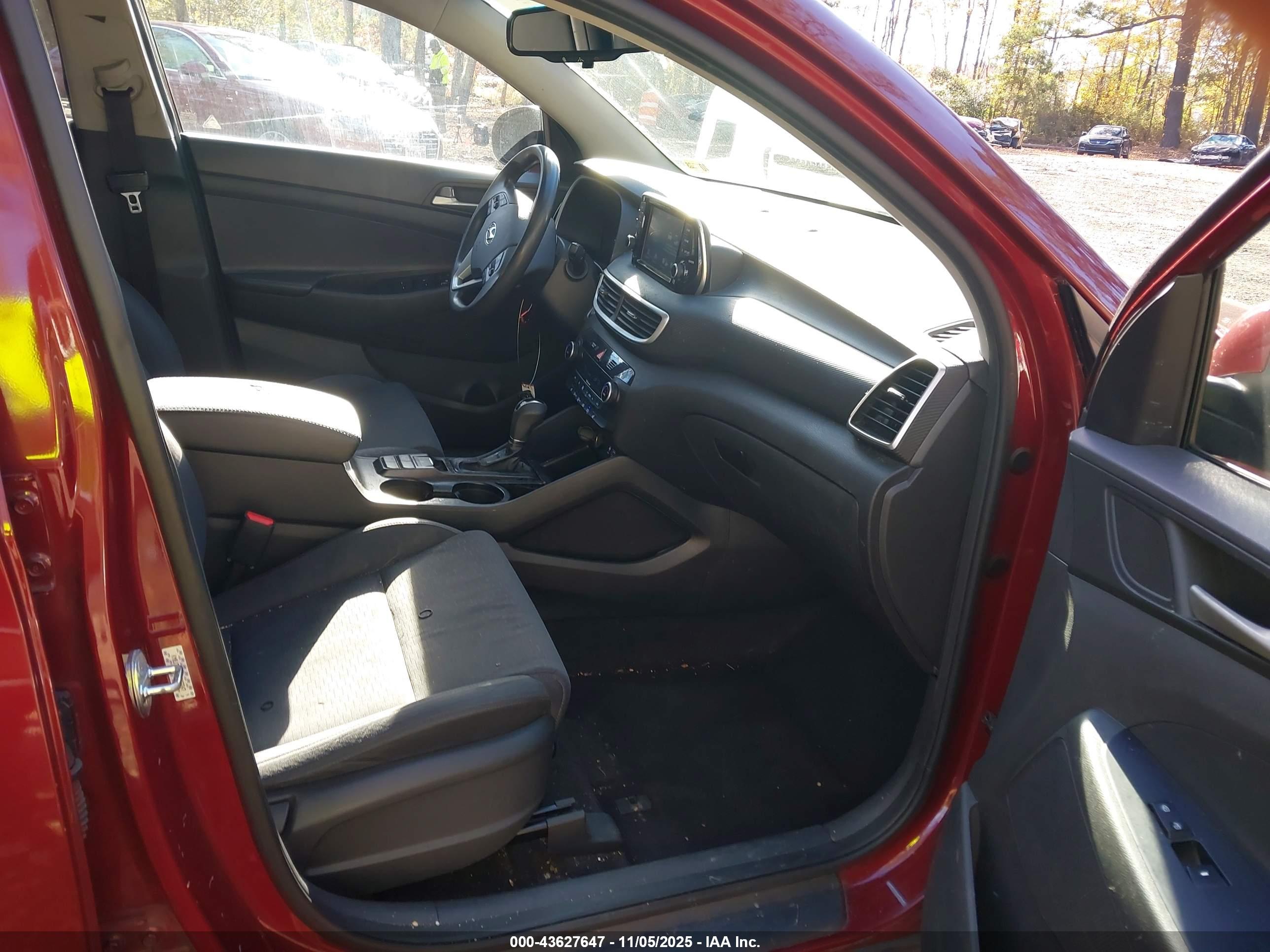HYUNDAI TUCSON image 5