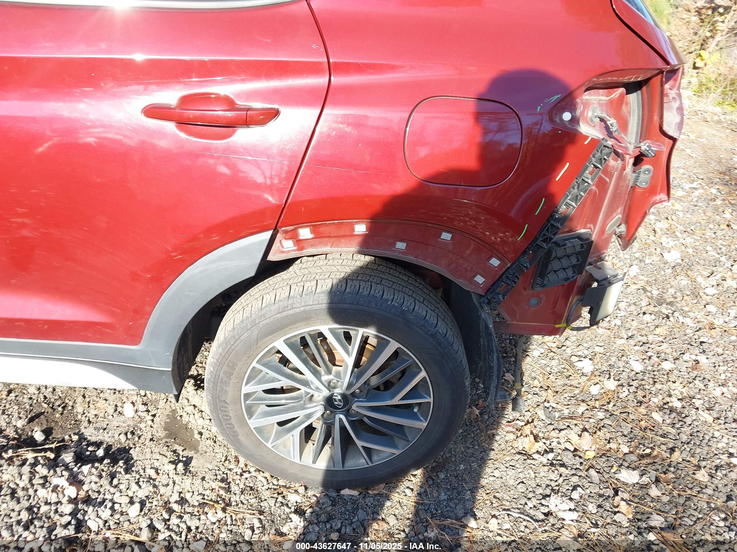 HYUNDAI TUCSON image 6