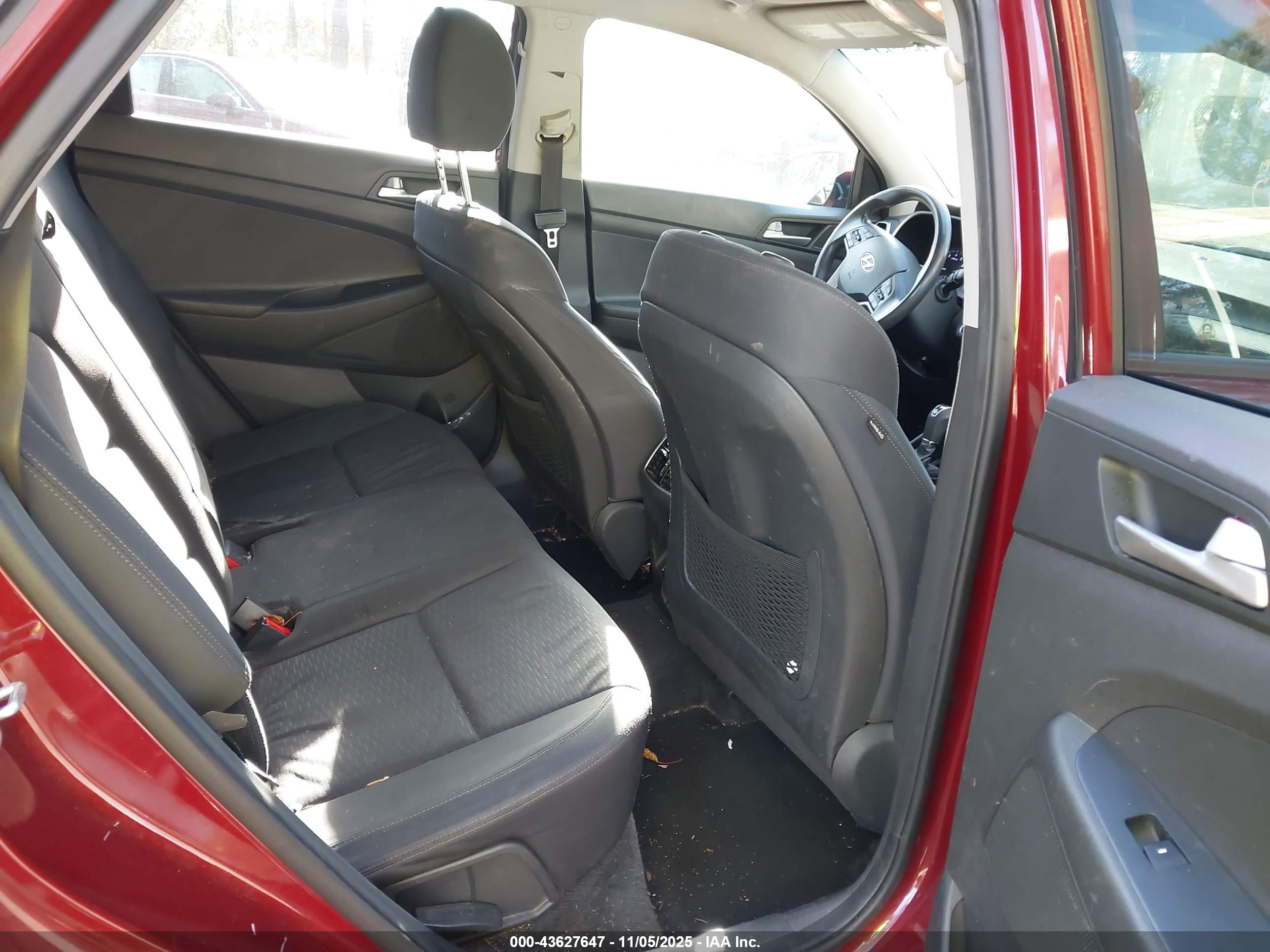 HYUNDAI TUCSON image 8