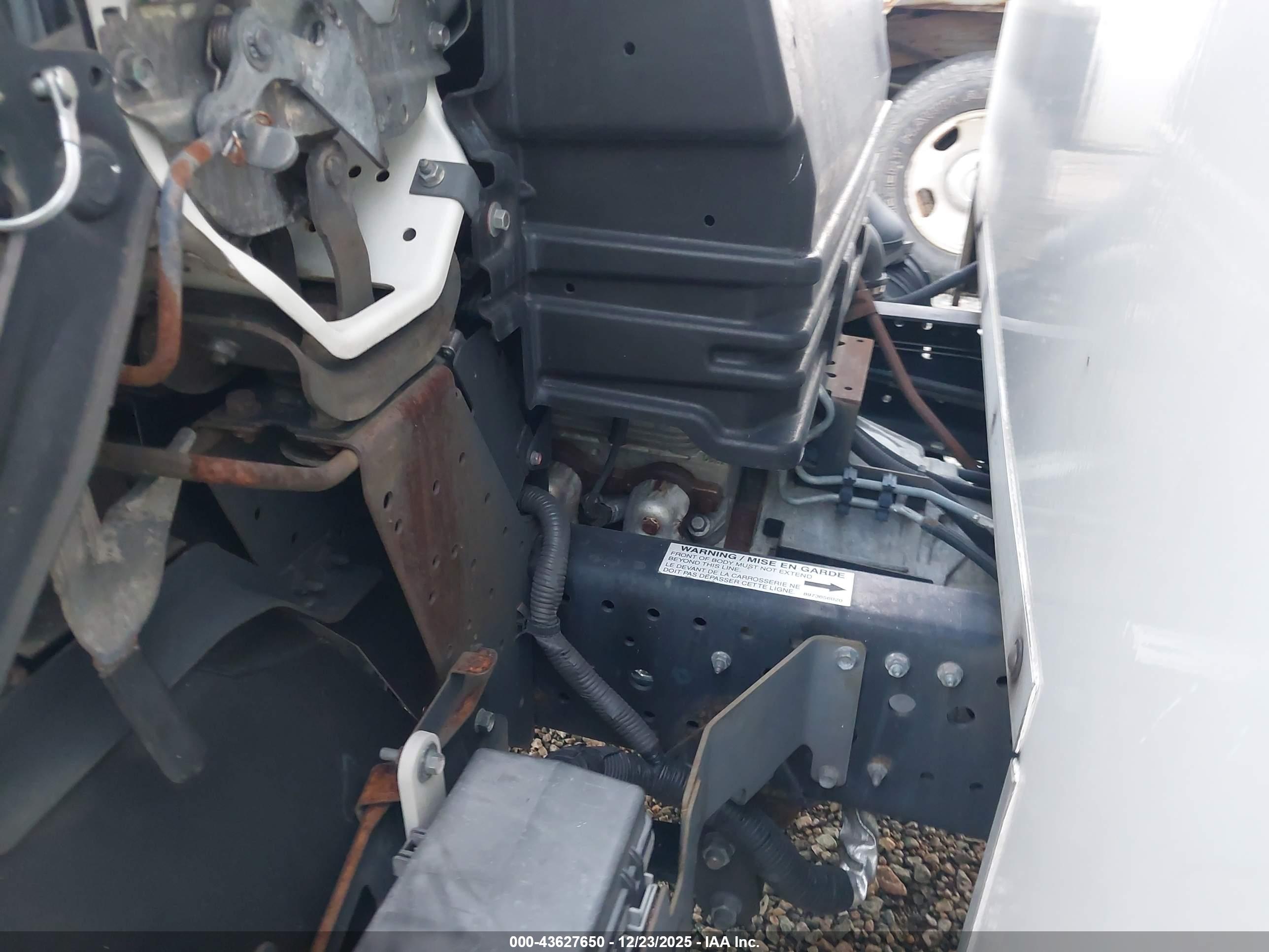 ISUZU NPR image 10