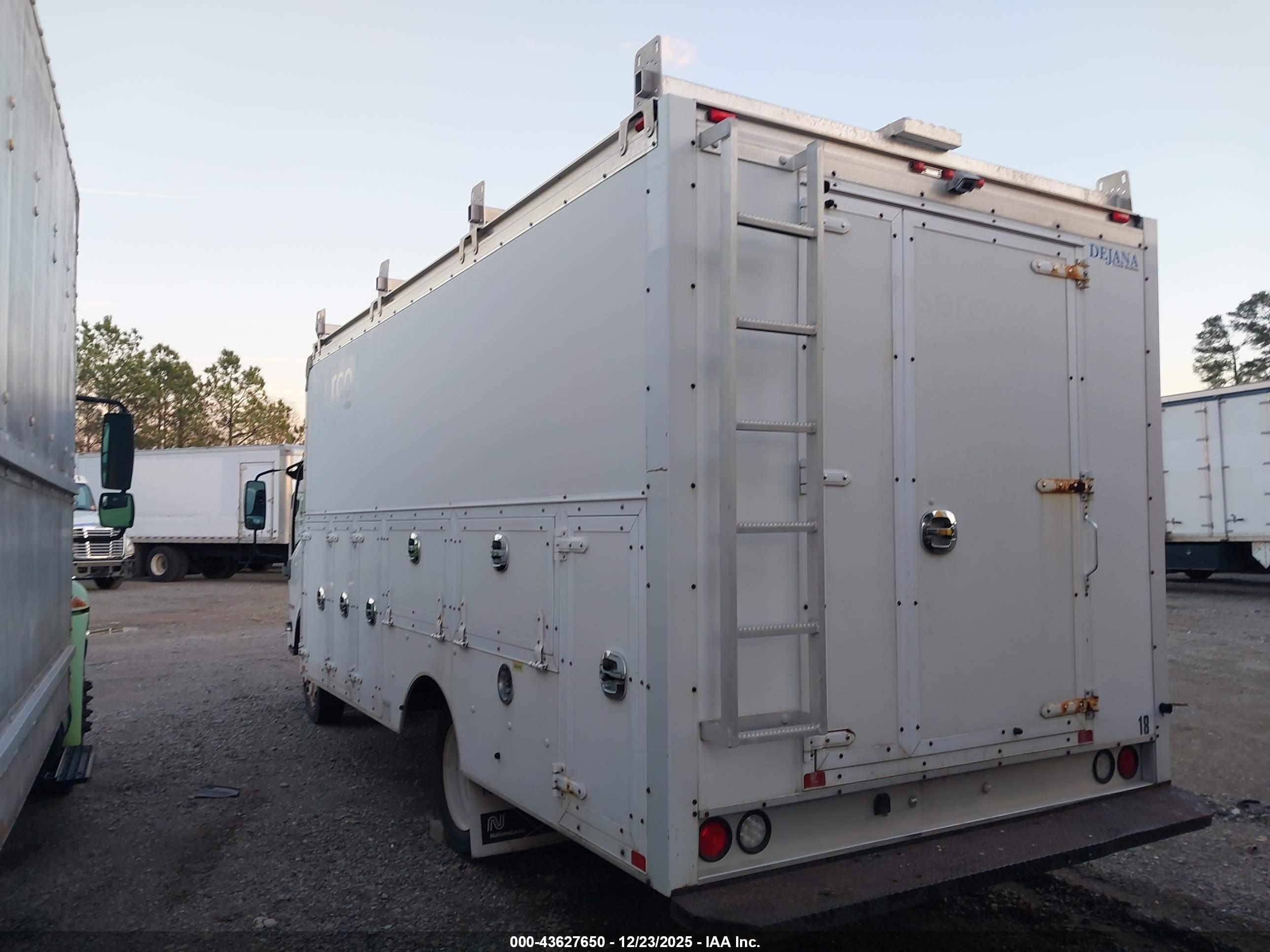 ISUZU NPR image 3