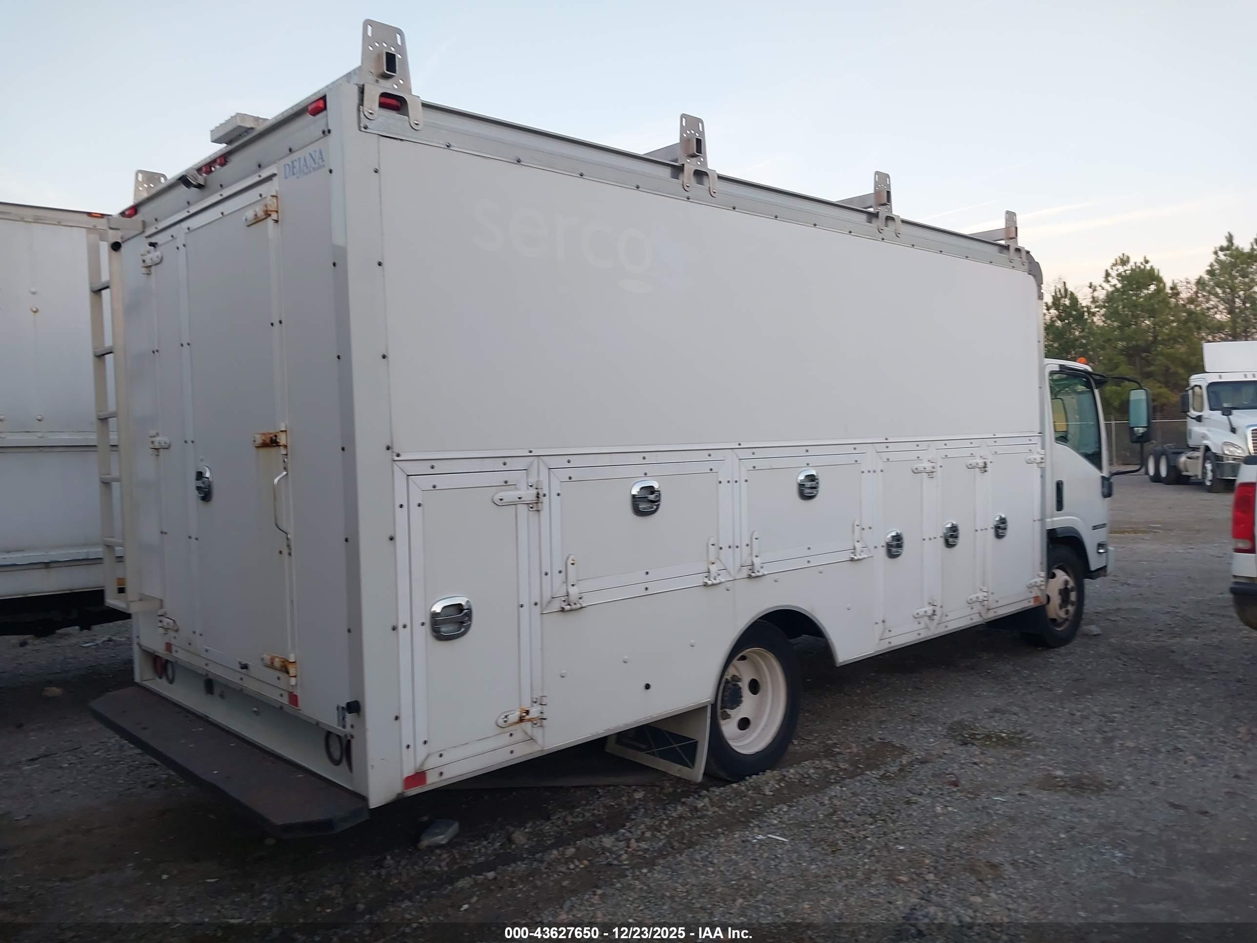 ISUZU NPR image 4