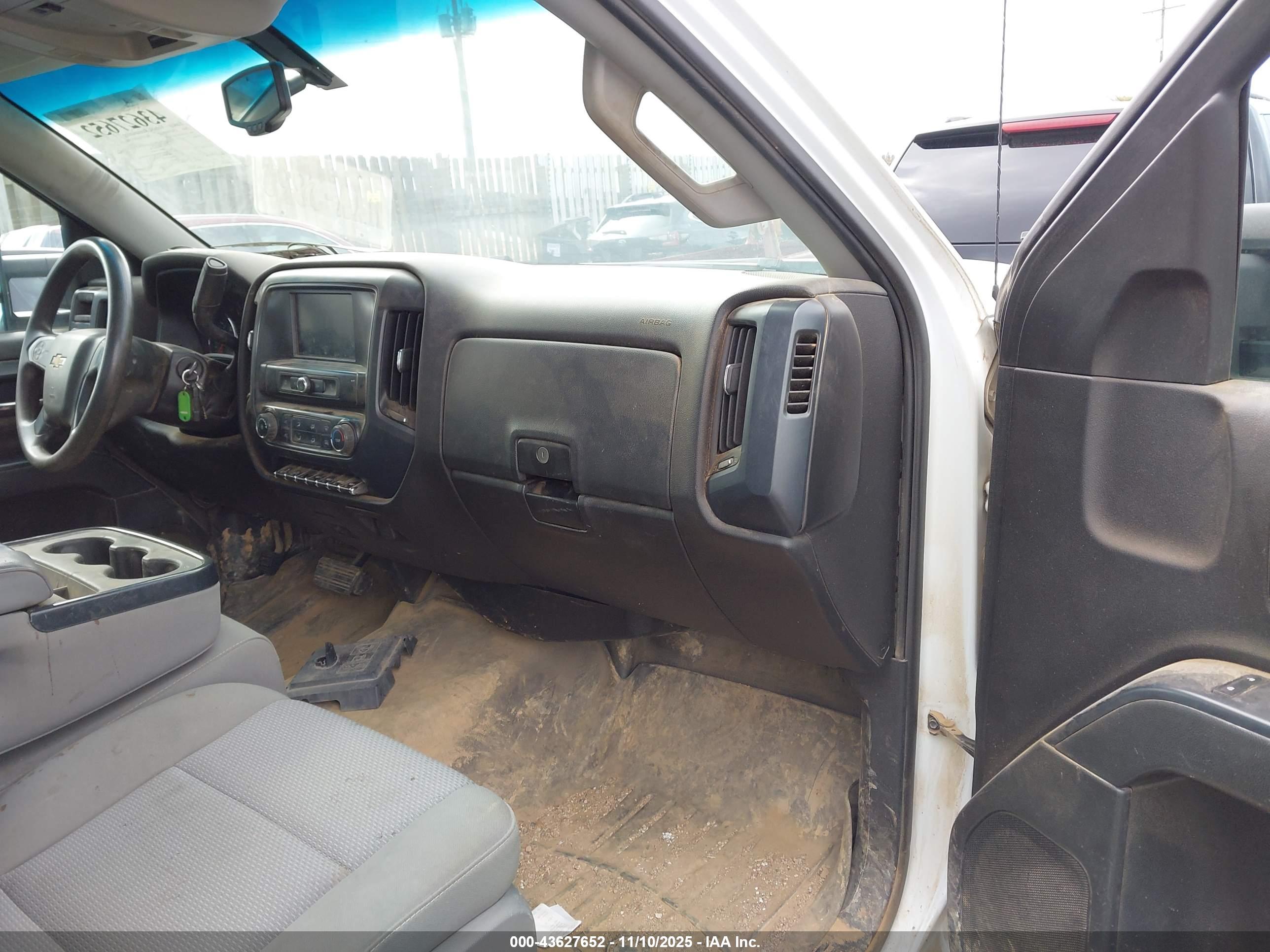 CHEVROLET SILVERADO image 5