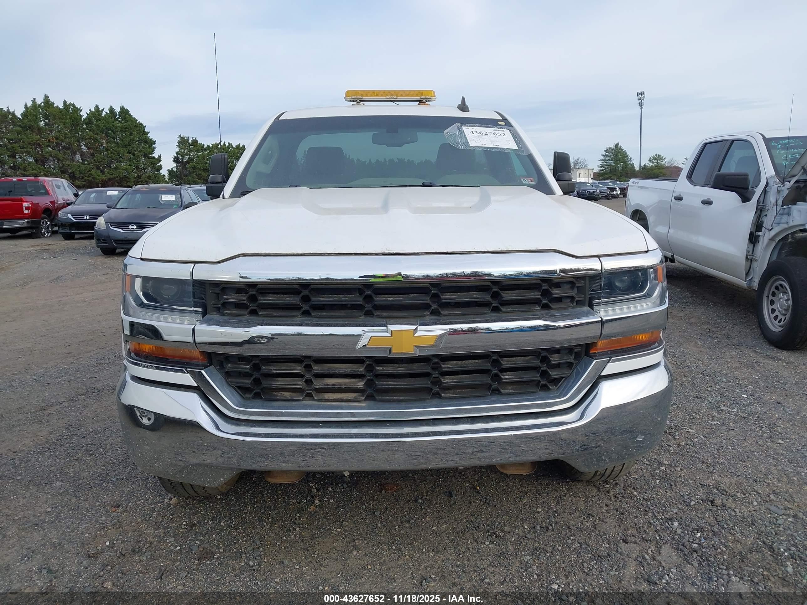 CHEVROLET SILVERADO image 6