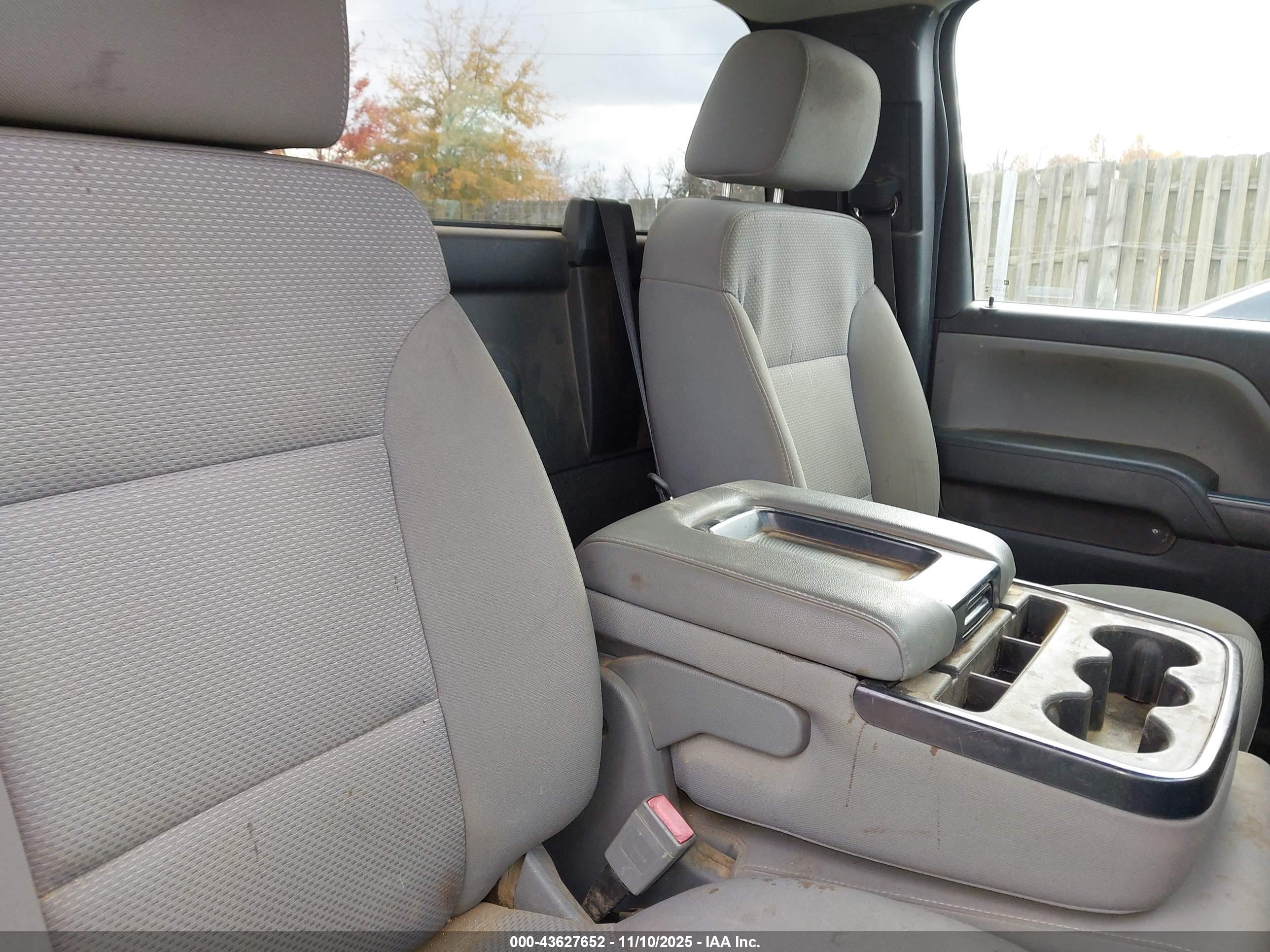 CHEVROLET SILVERADO image 8