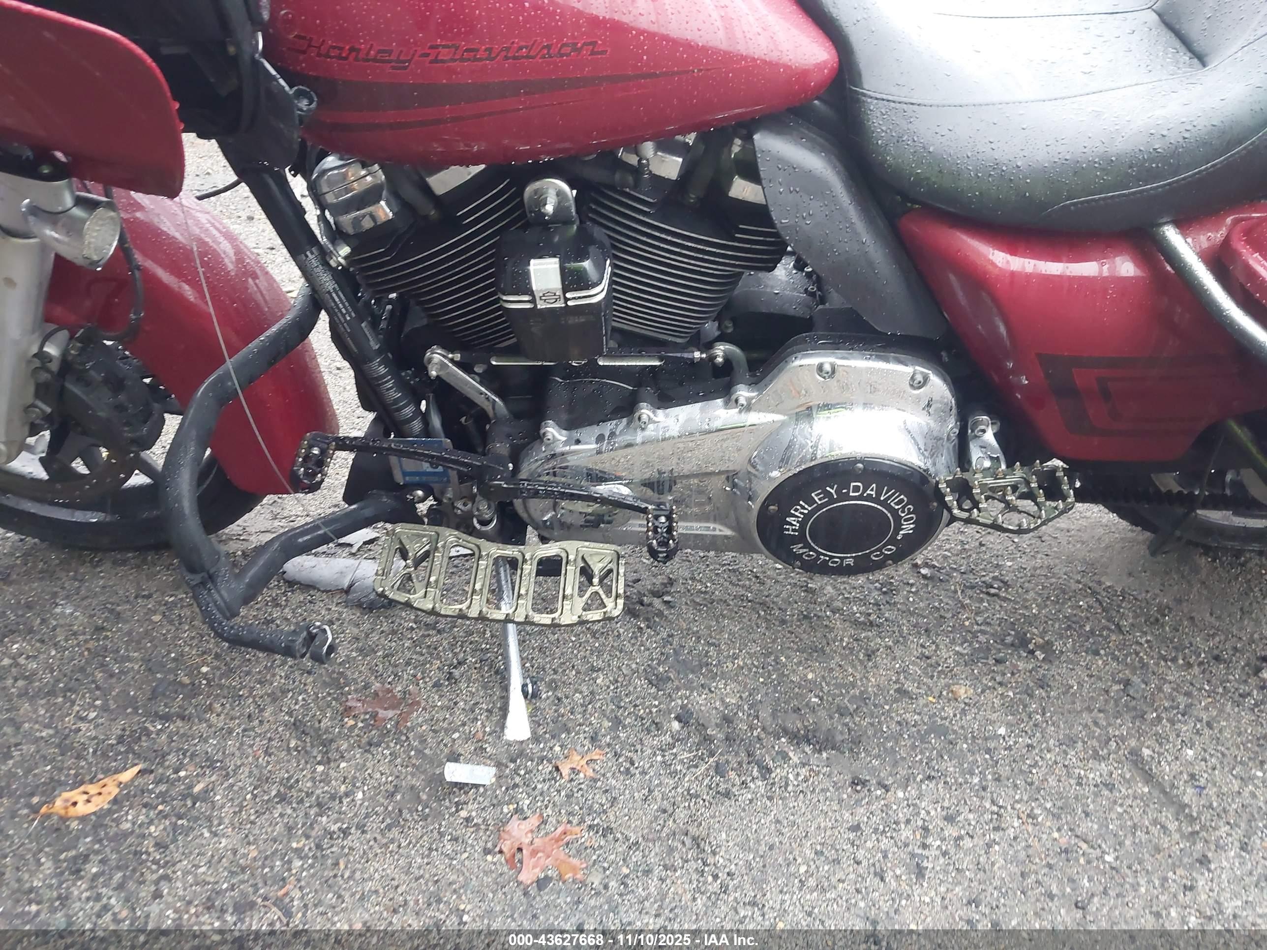 HARLEY-DAVIDSON FLTRX image 9