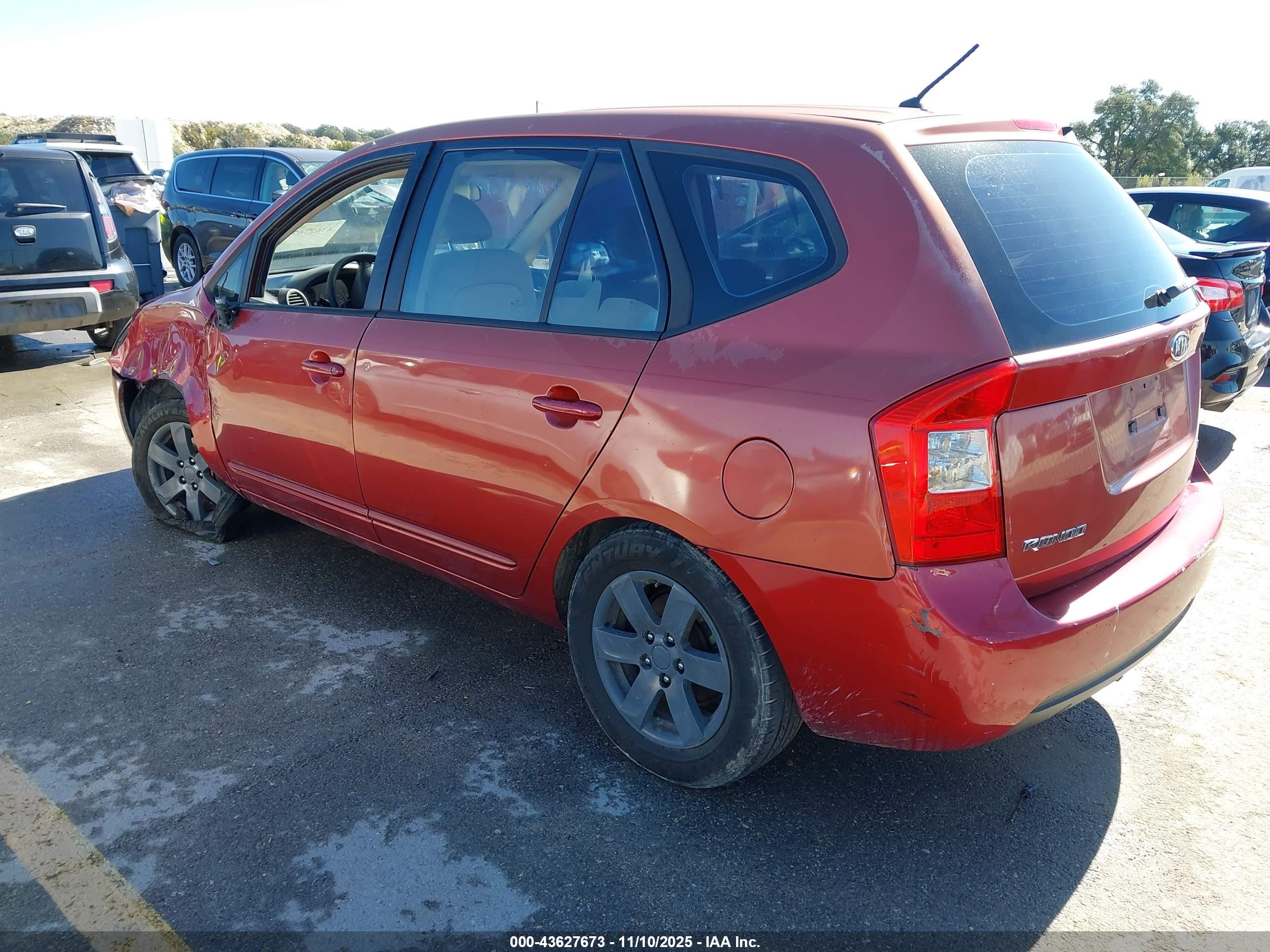 KIA RONDO image 3