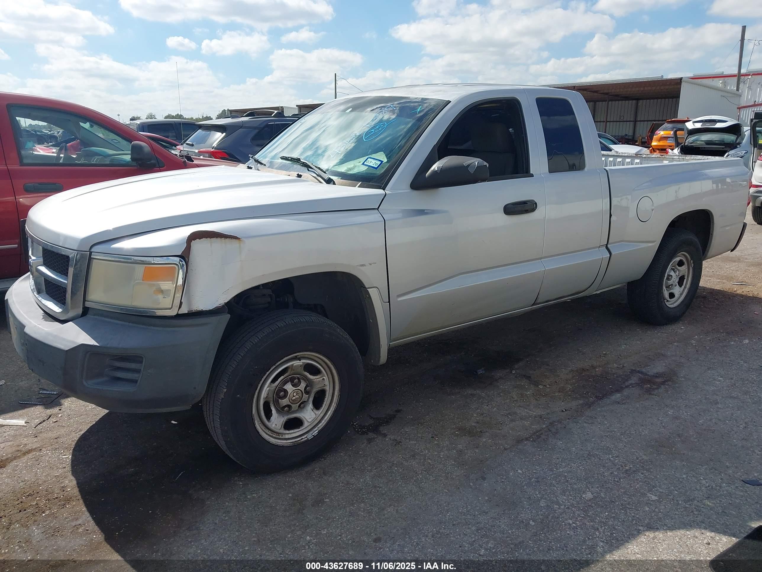 DODGE DAKOTA image 2