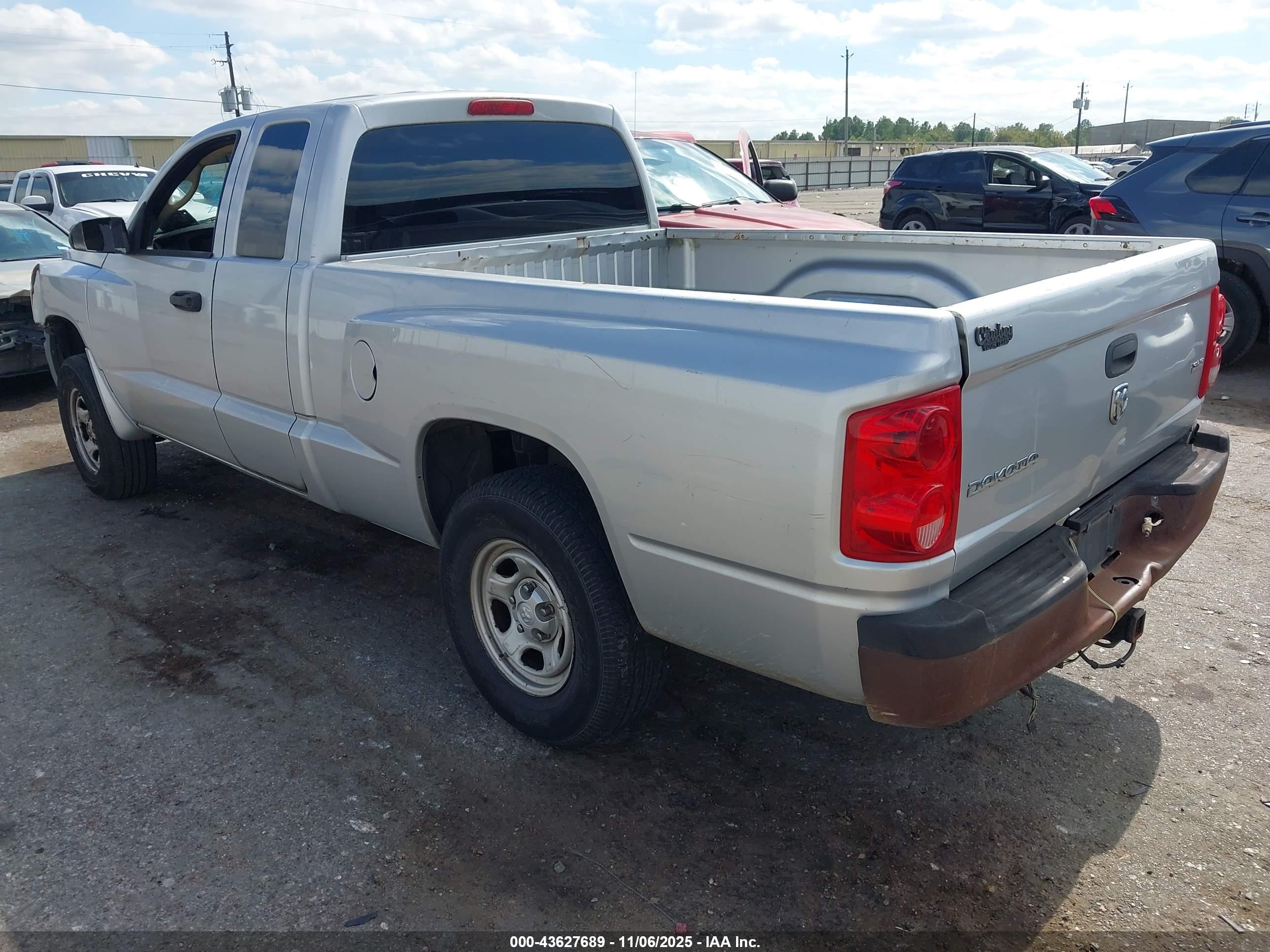DODGE DAKOTA image 3