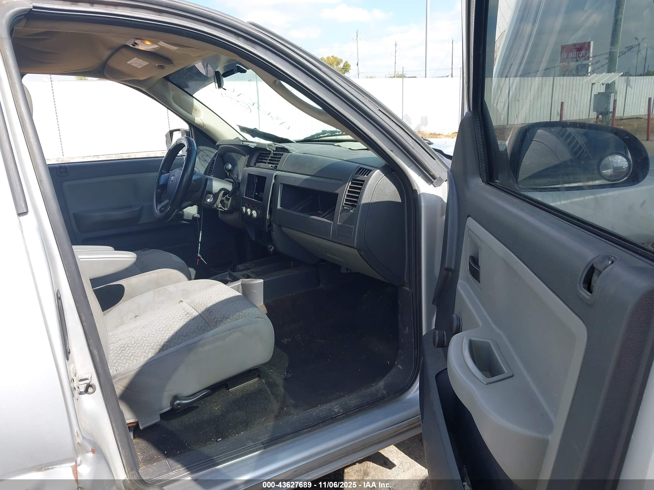 DODGE DAKOTA image 5