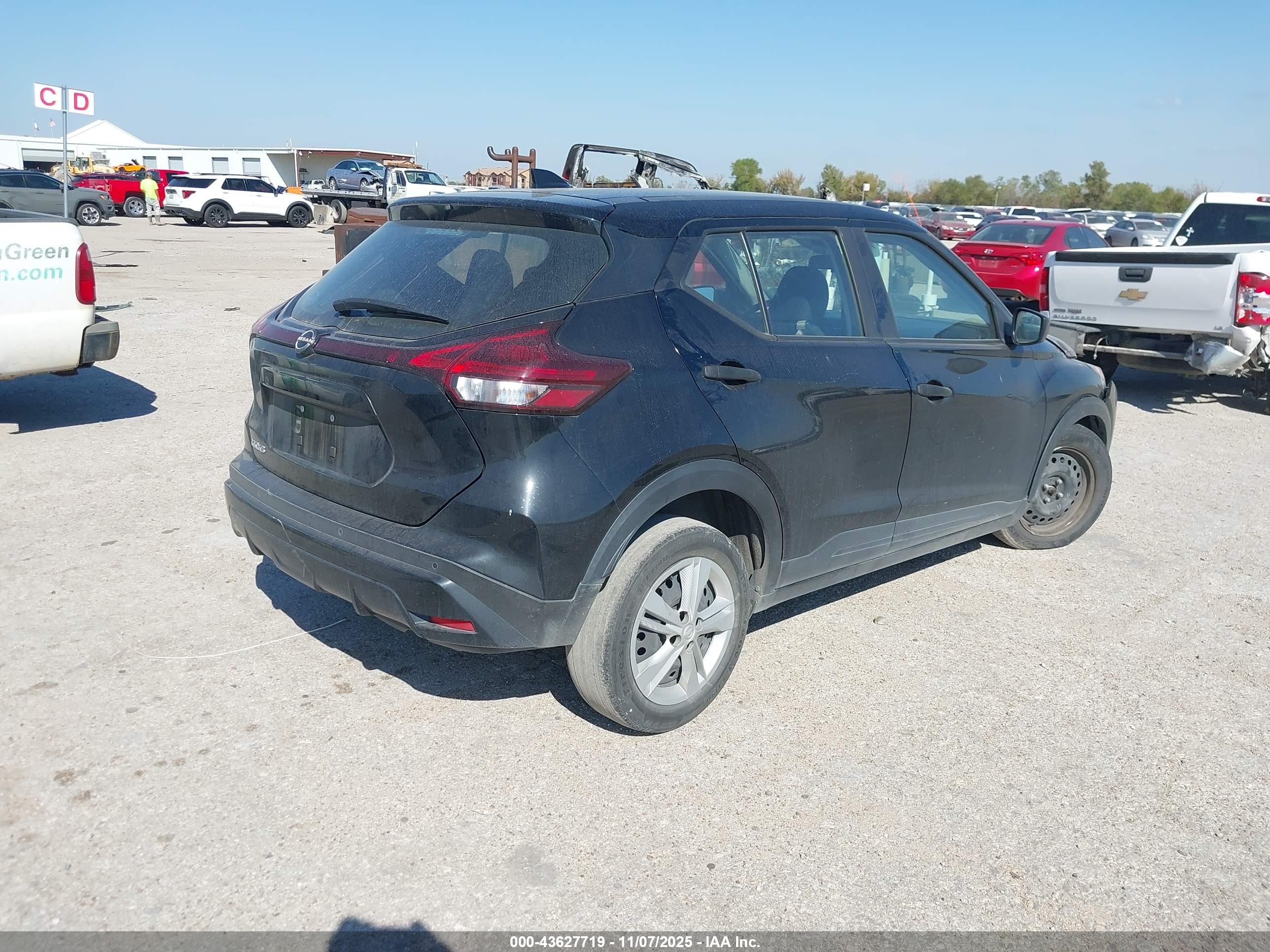 NISSAN KICKS image 4