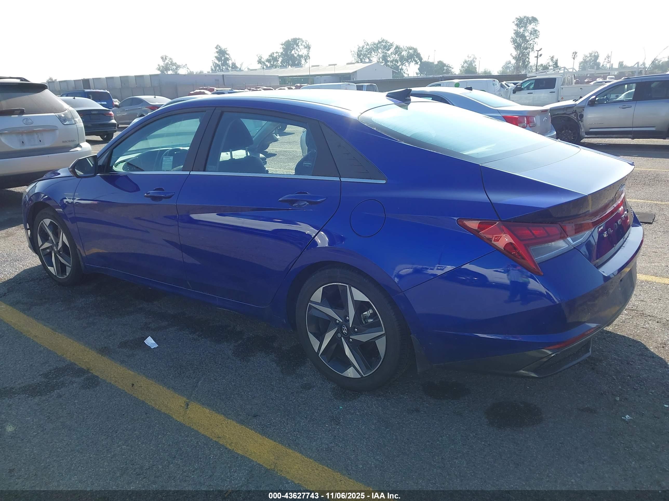 HYUNDAI ELANTRA image 3