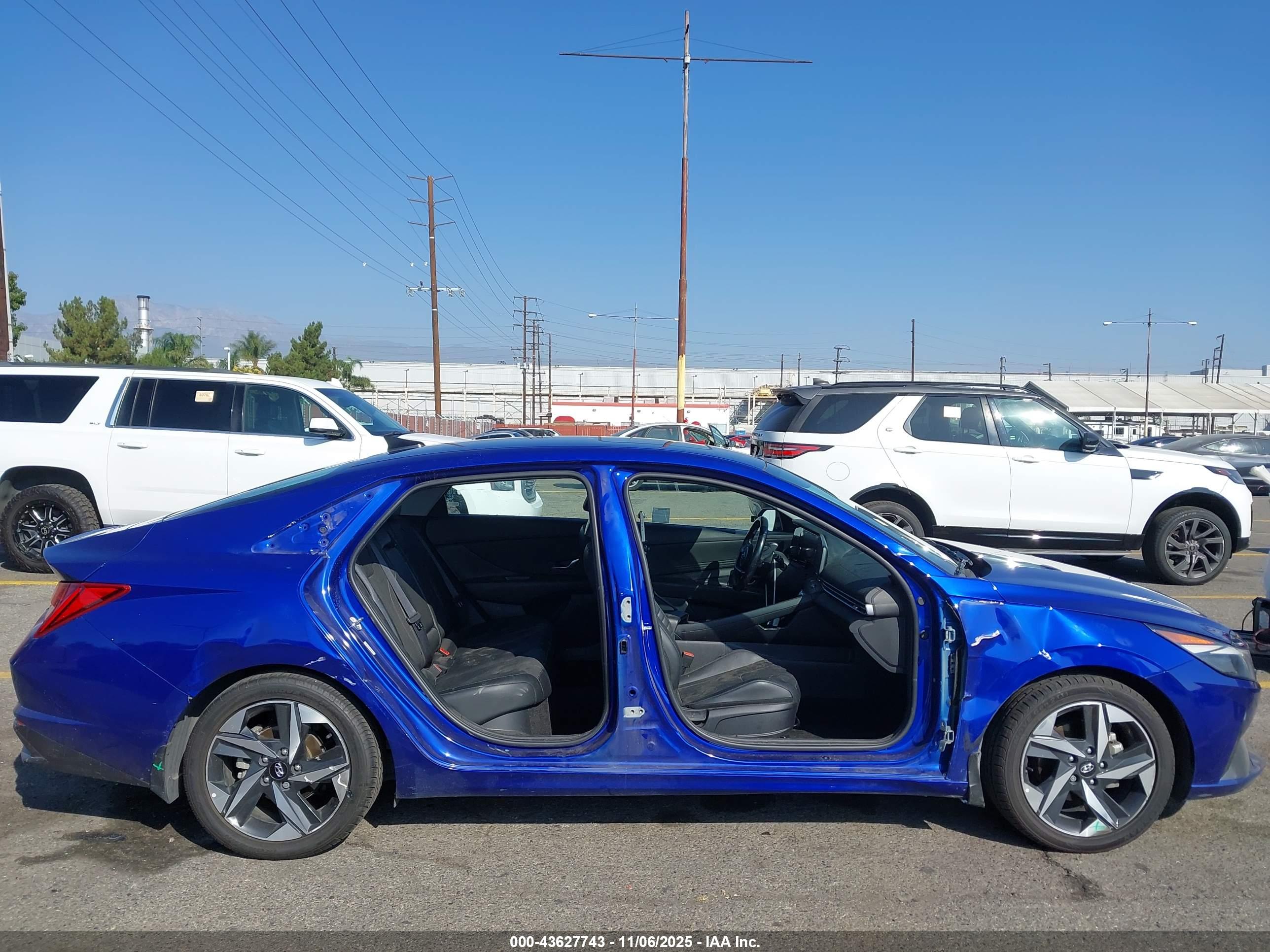 HYUNDAI ELANTRA image 6