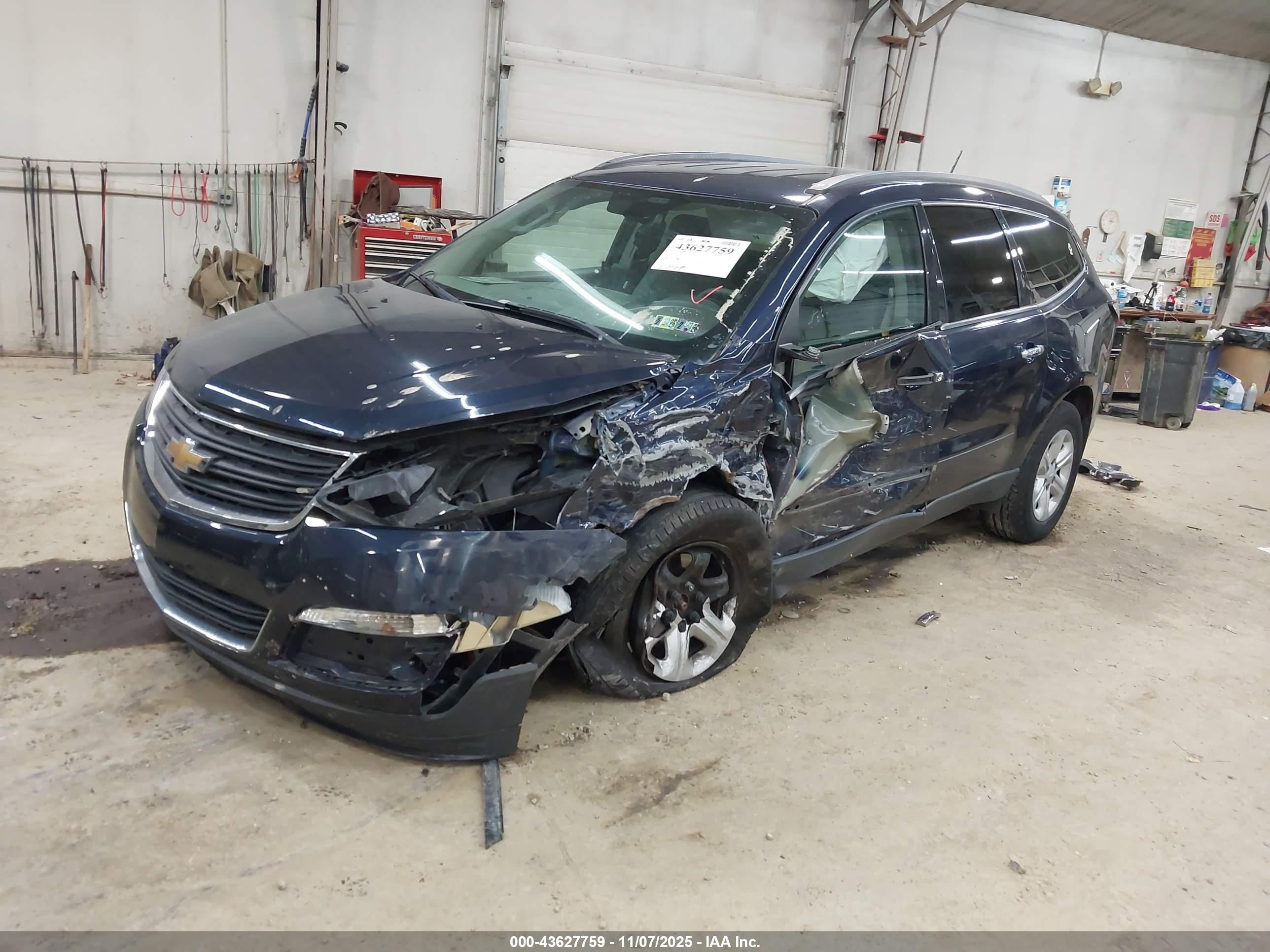 CHEVROLET TRAVERSE image 2