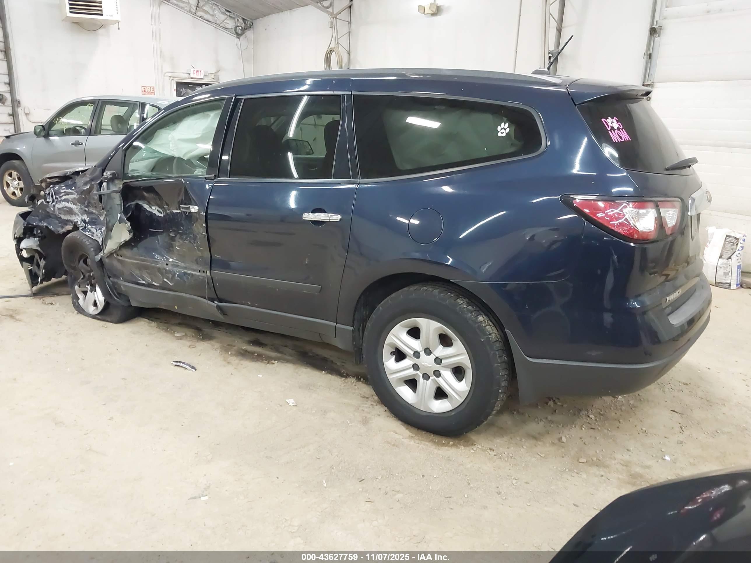CHEVROLET TRAVERSE image 3