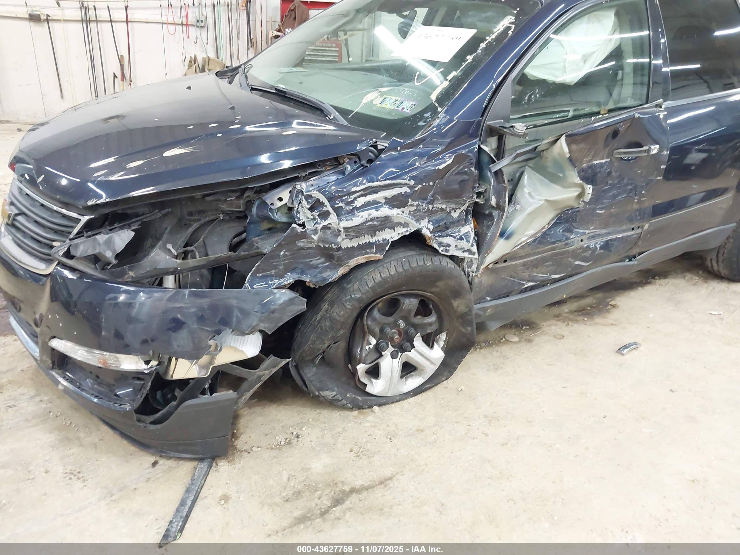 CHEVROLET TRAVERSE image 6