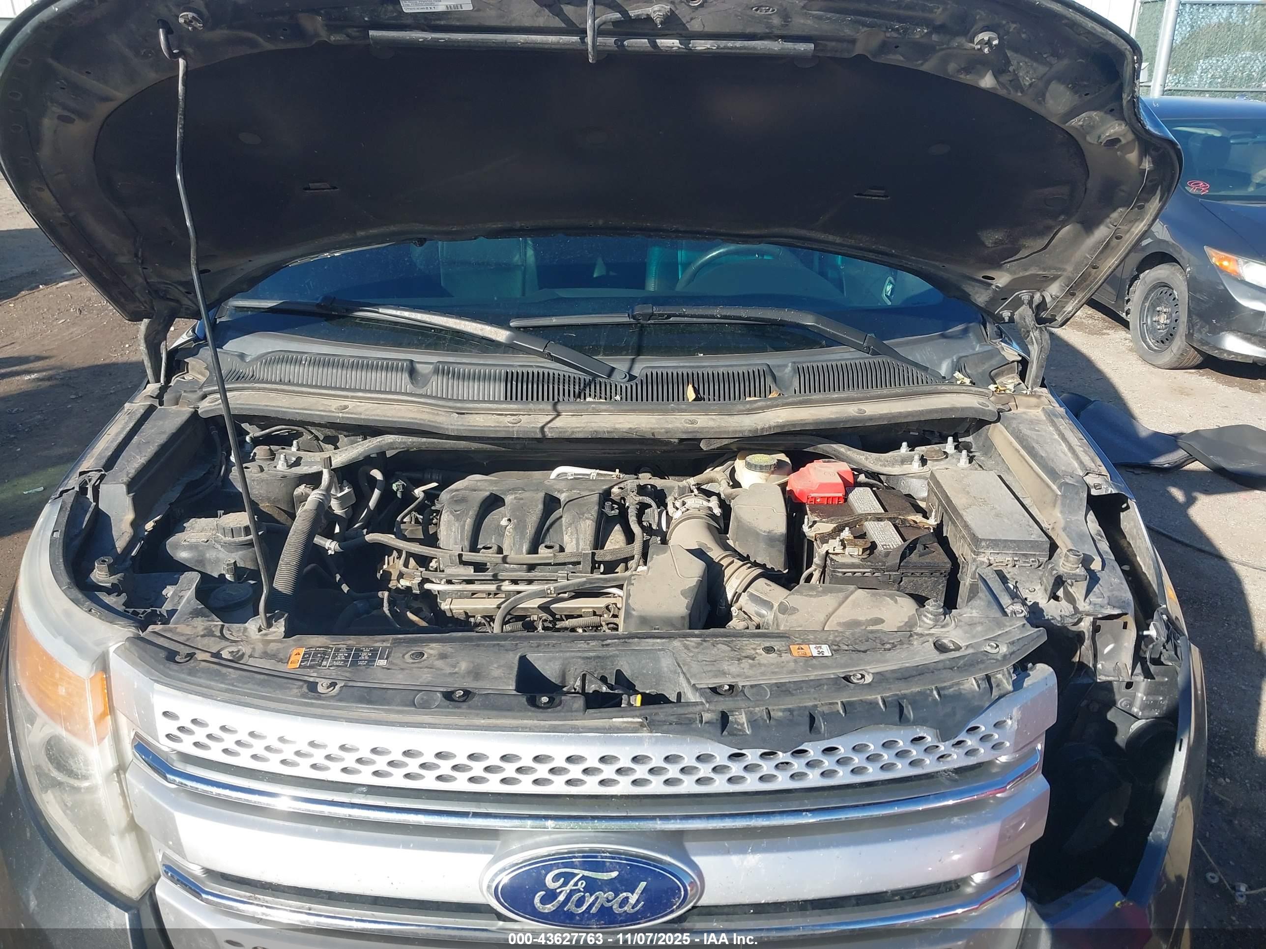 FORD EXPLORER image 10