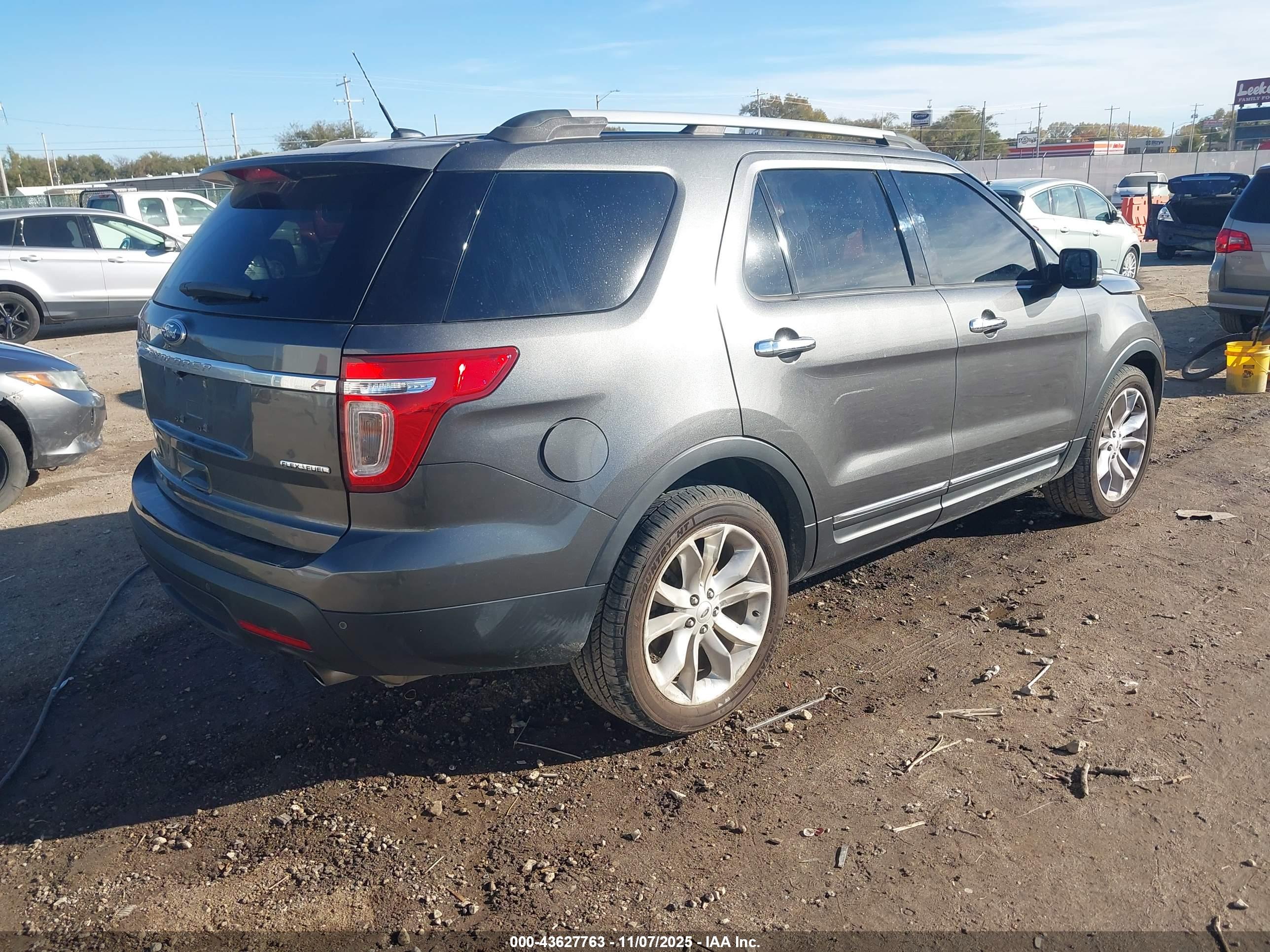 FORD EXPLORER image 4