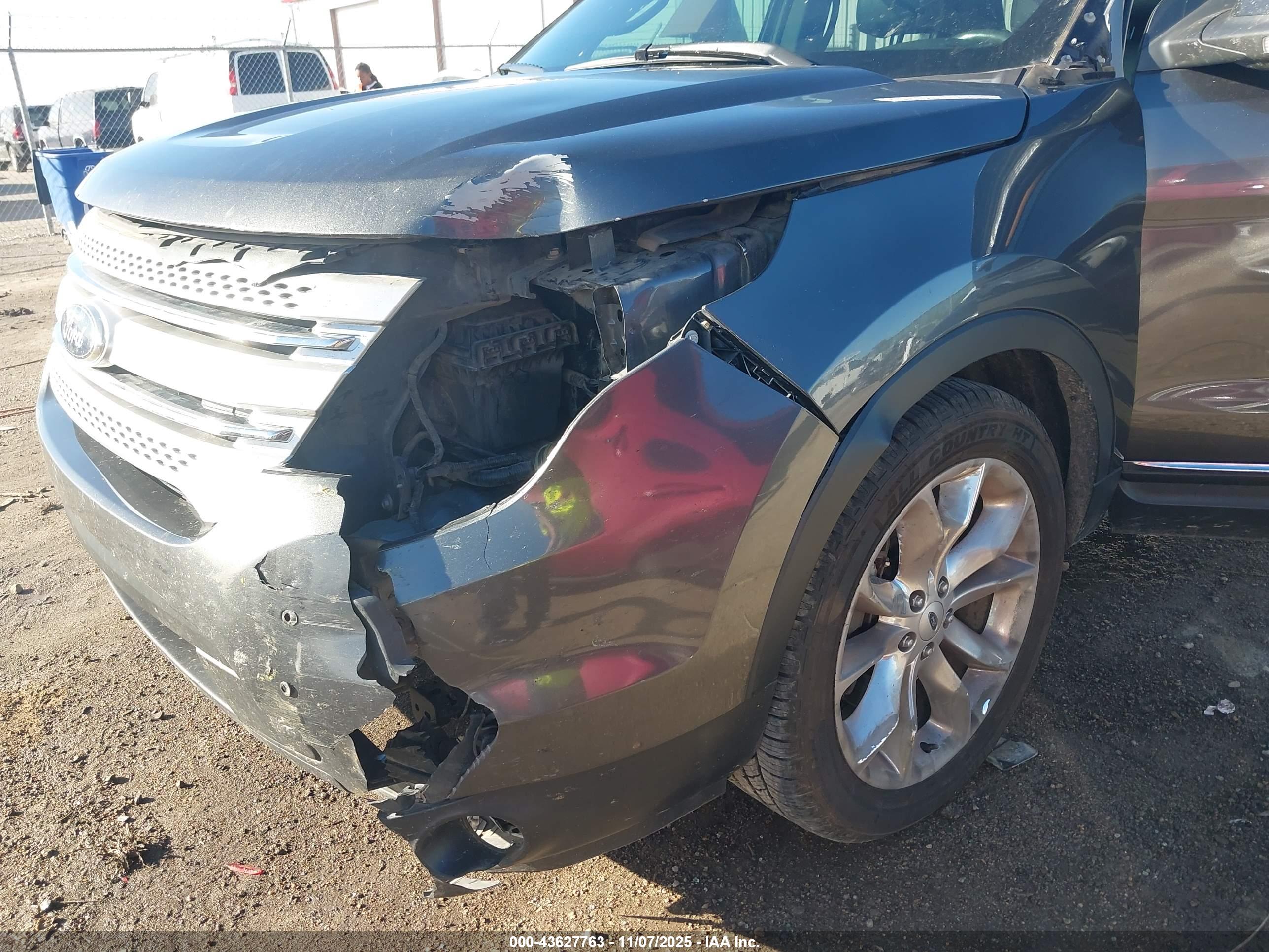 FORD EXPLORER image 6