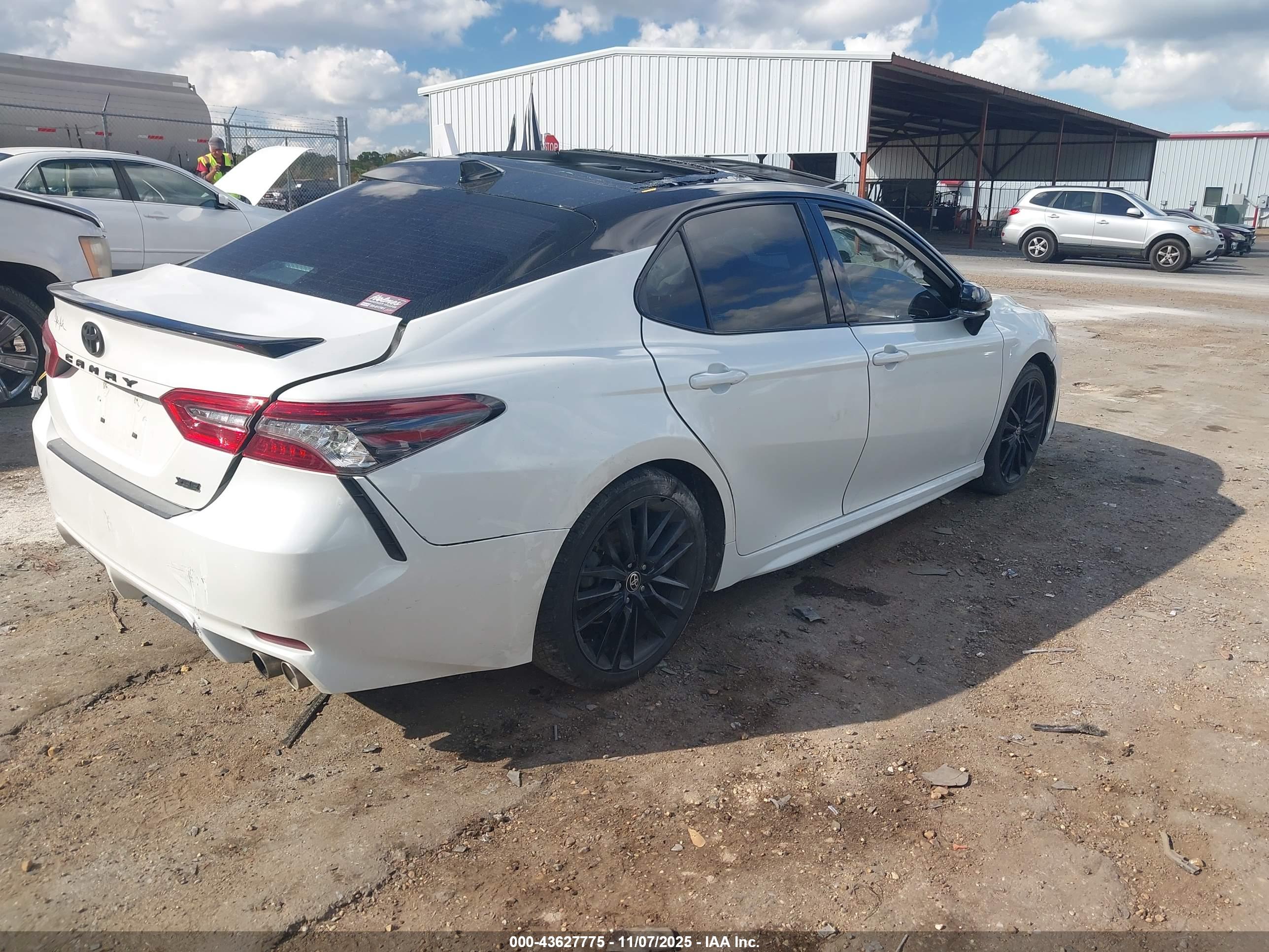 TOYOTA CAMRY image 4