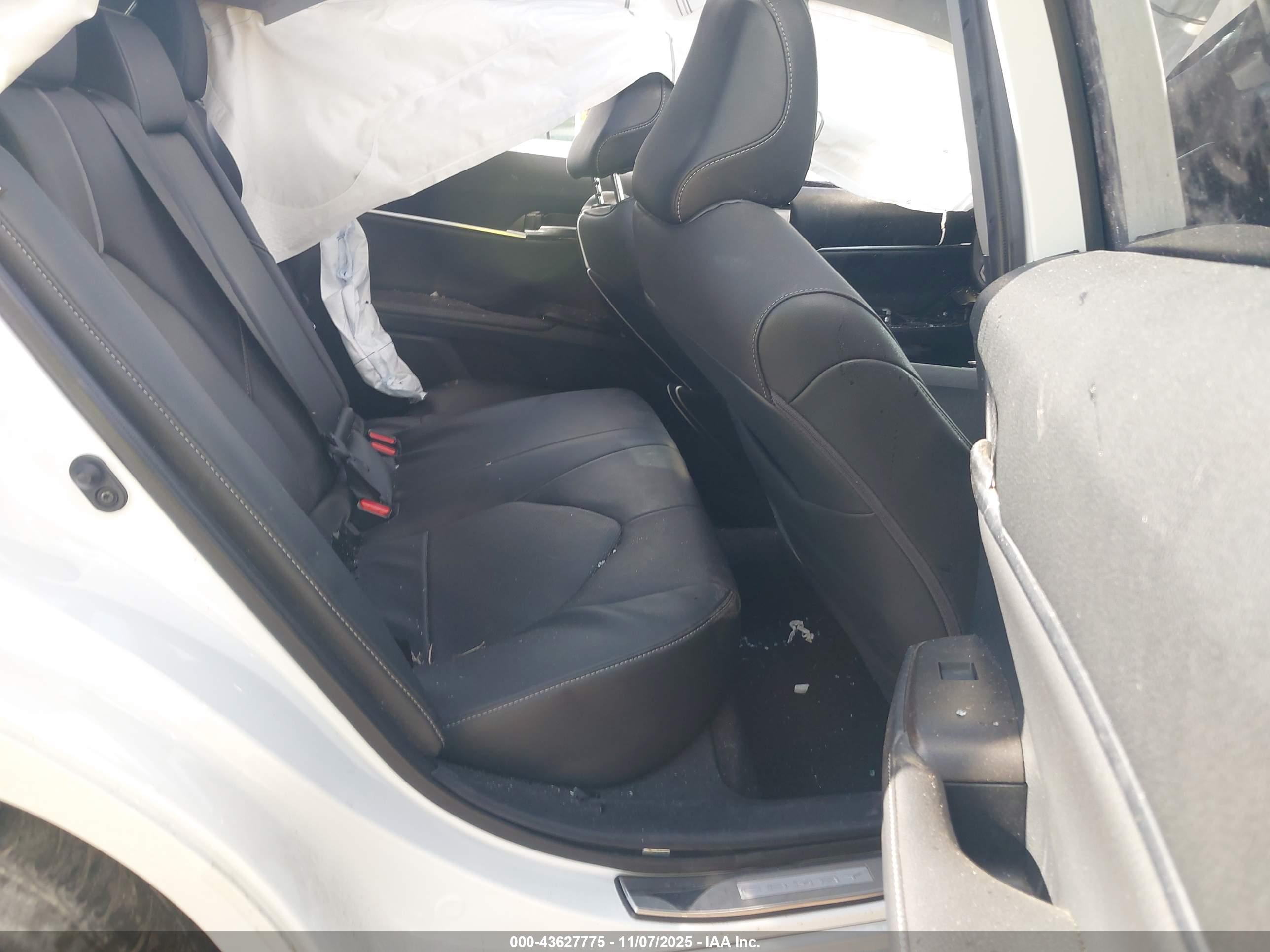TOYOTA CAMRY image 8