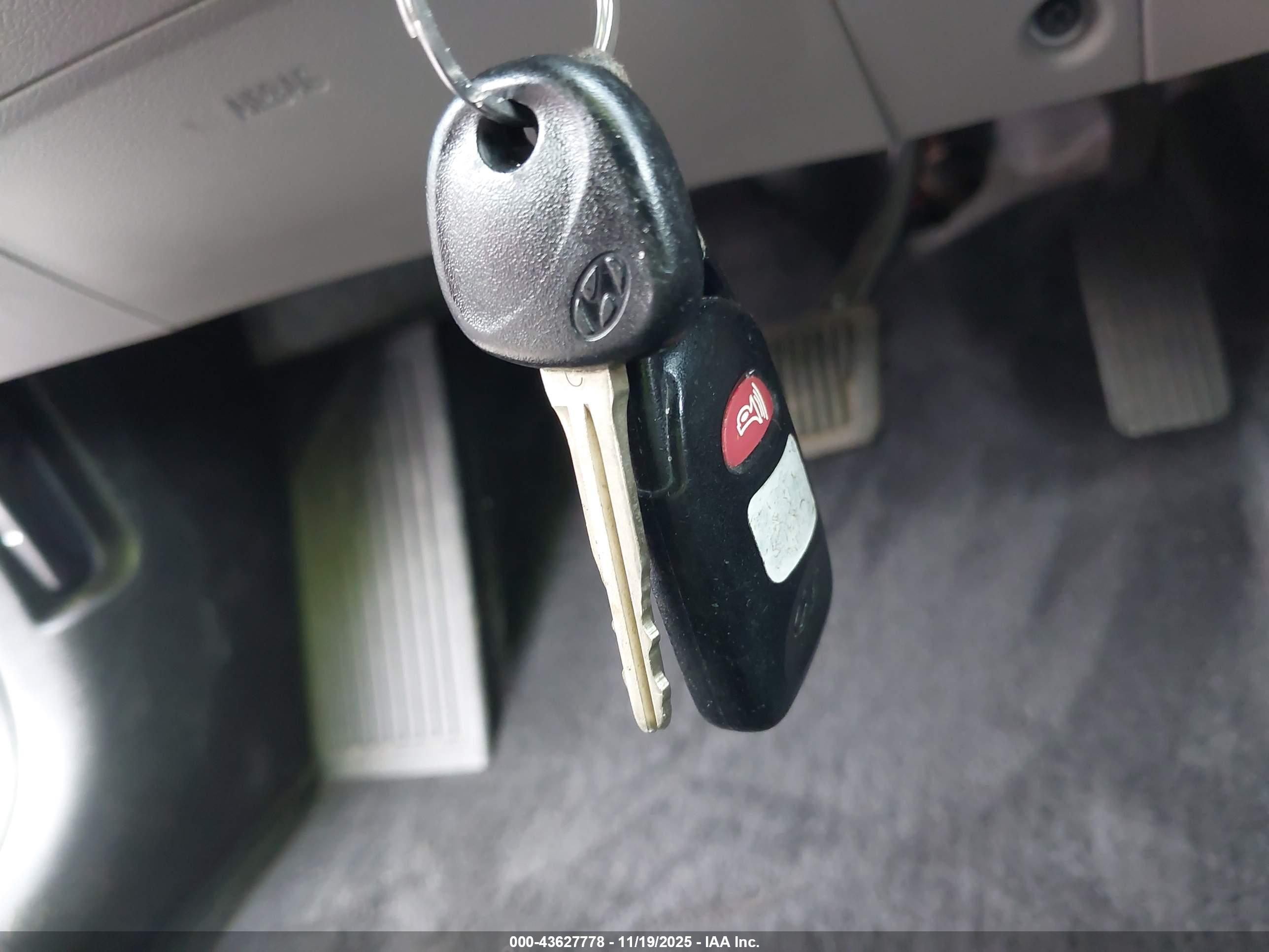 HYUNDAI ELANTRA image 11