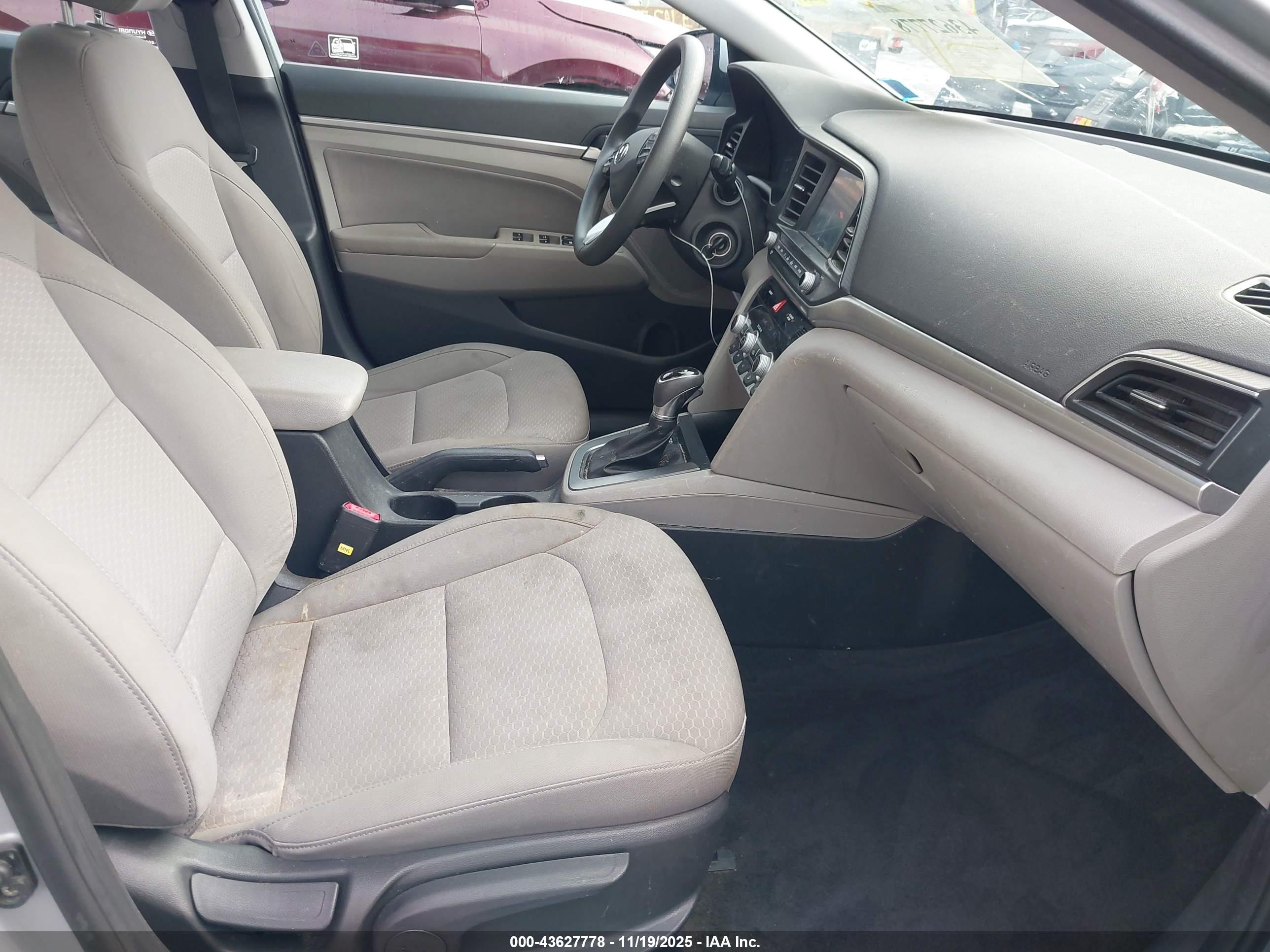 HYUNDAI ELANTRA image 5